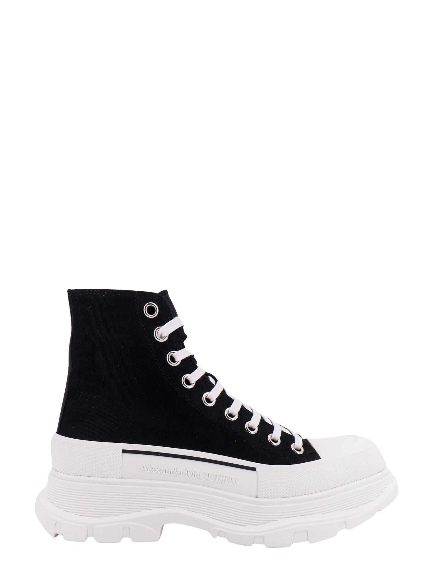 Shop Alexander Mcqueen Tread Slick Sneakers In Nero/bianco