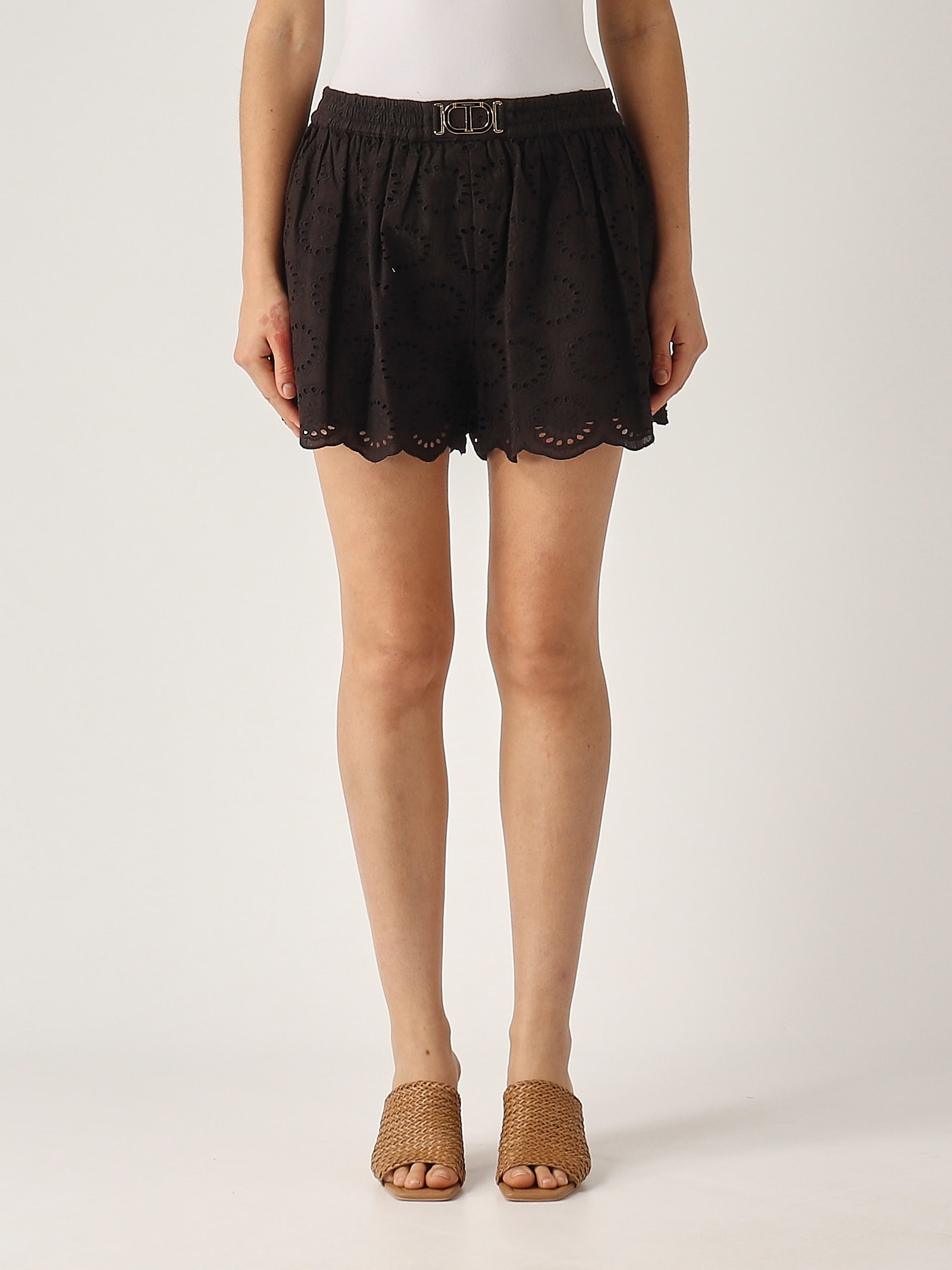 Twinset Twin-set Embroidered Black Shorts With Scalloped Hem In Nero