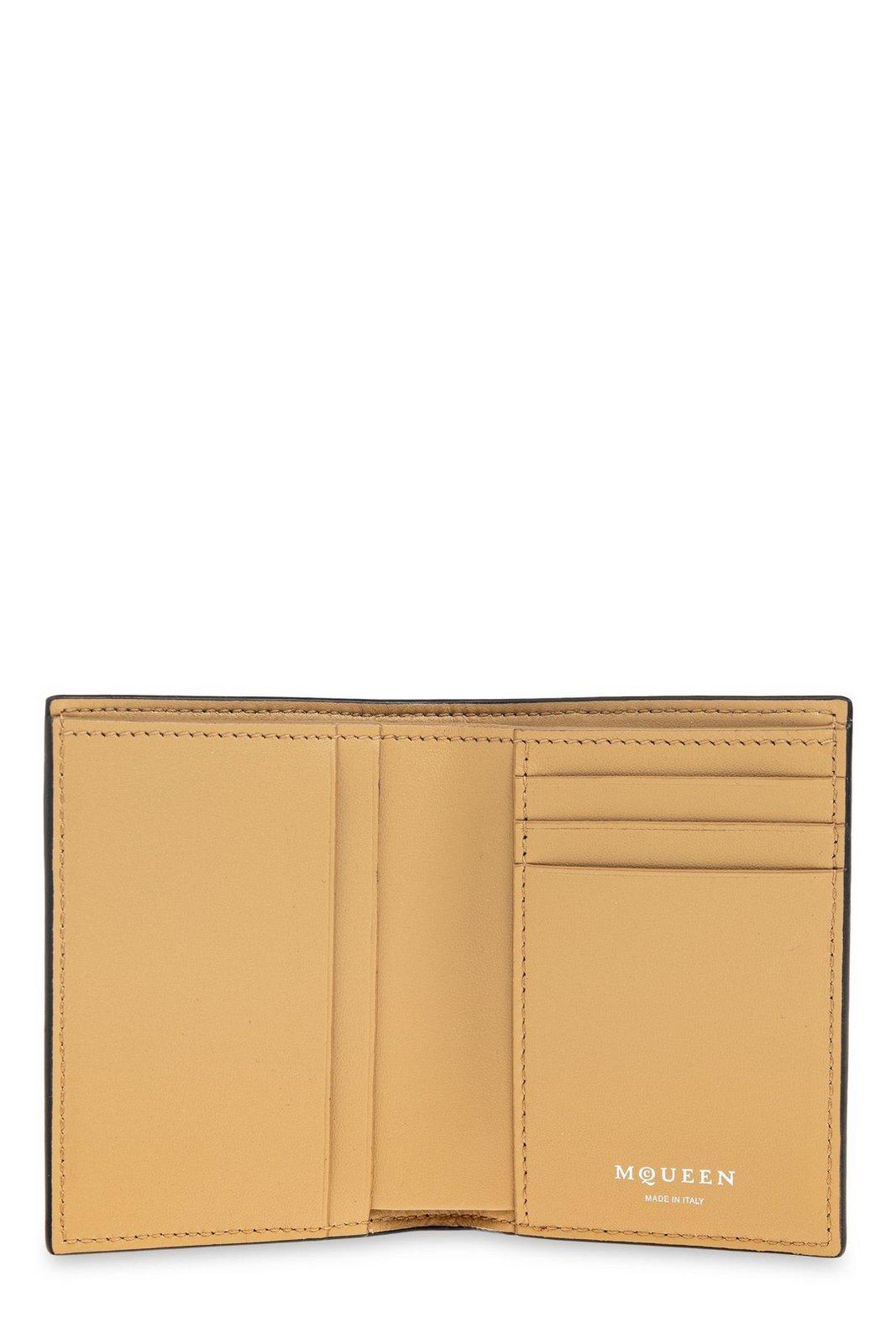 Alexander Mcqueen Crackled Effect Bi-fold Card Holder In Nero E Beige