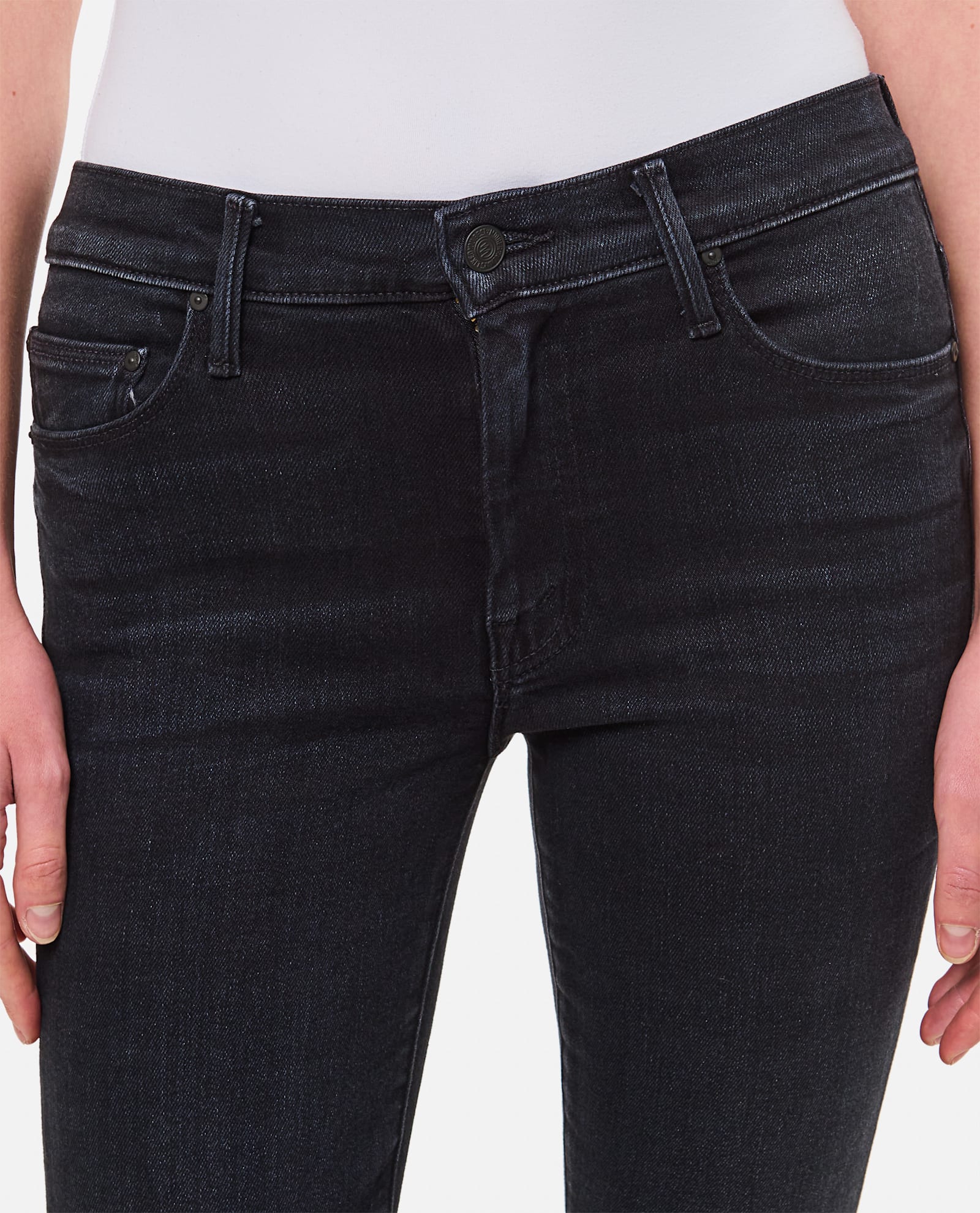 Mother The Weekender Fray Jeans Chip On My Shoulder In Black