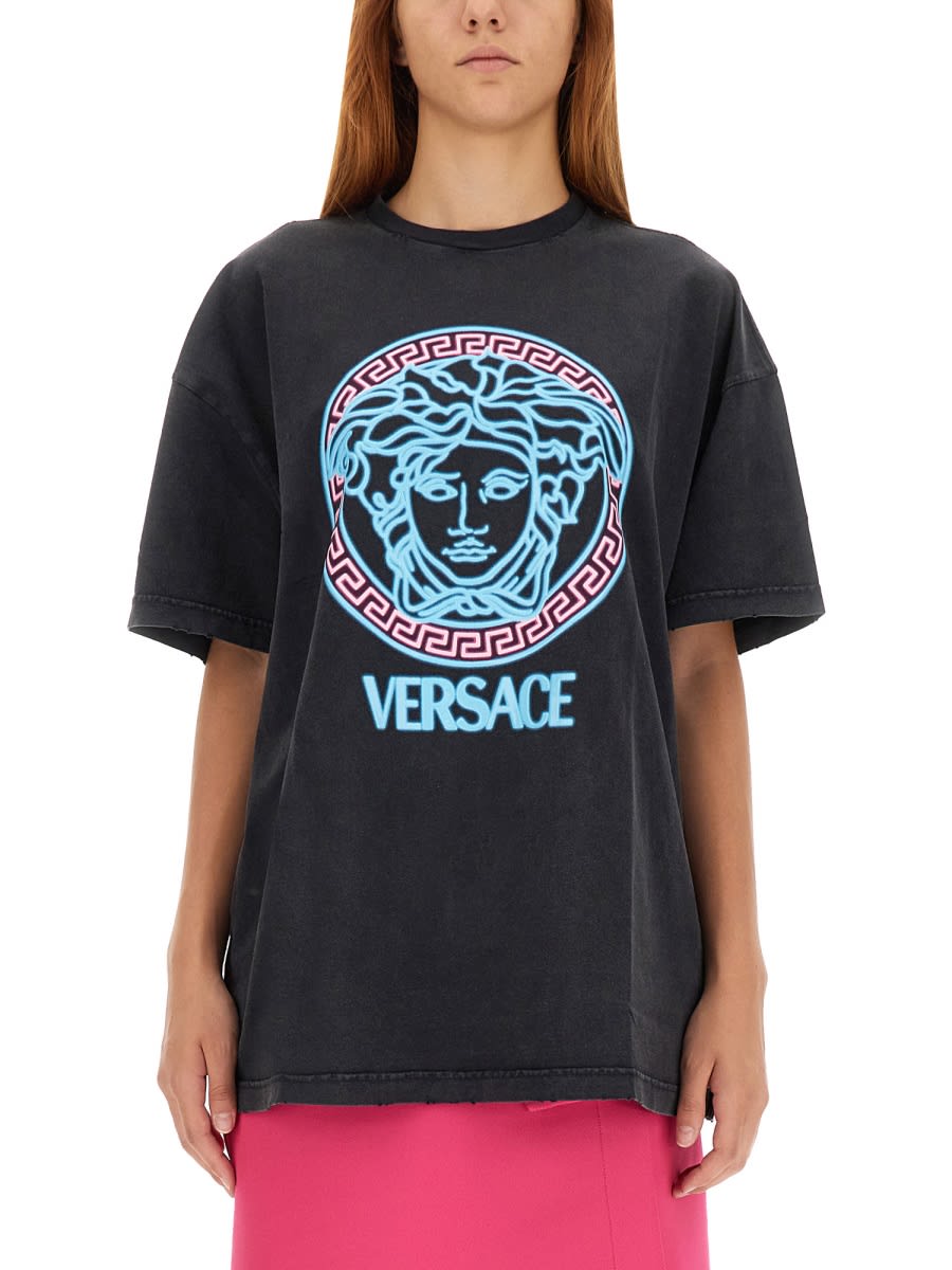 Versace T-shirt With Worn Look In Brown