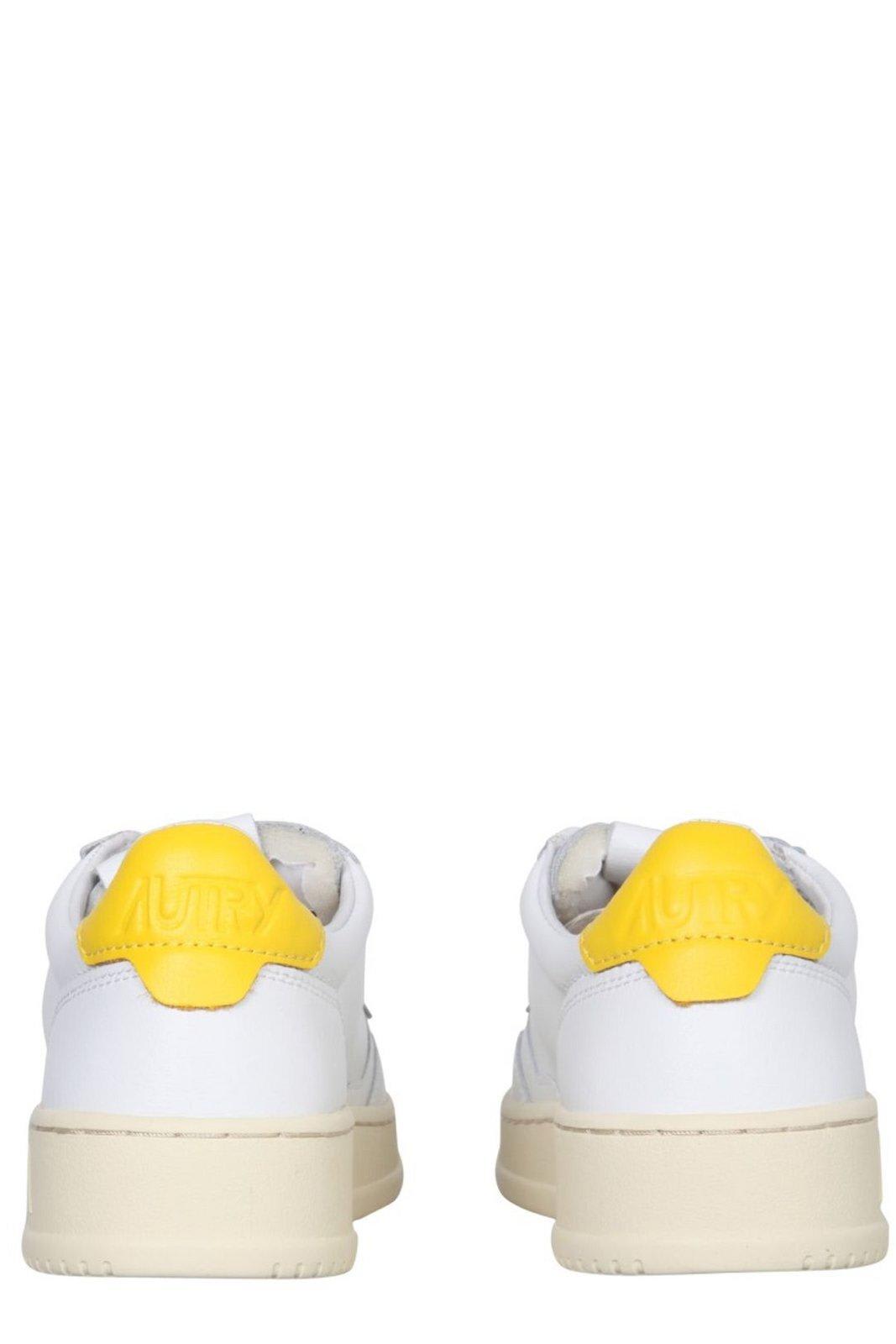 Autry Round Toe Lace-up Sneakers In Bianco