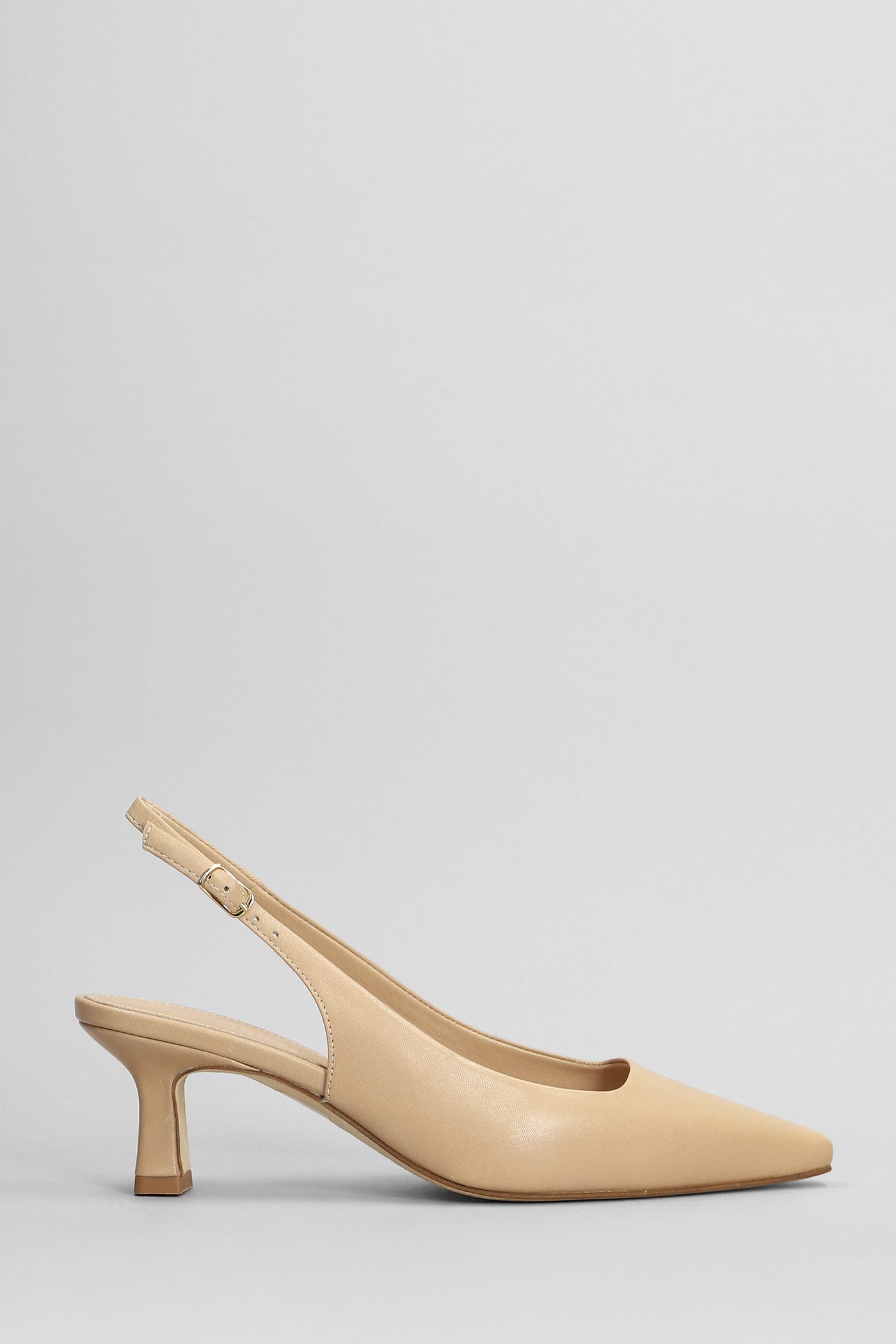 Pumps In Powder Leather