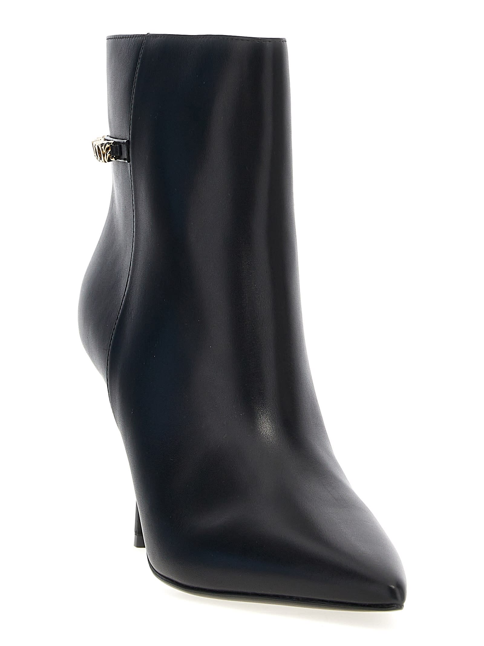 Gucci Signoria Leather Chain Ankle Booties In Black