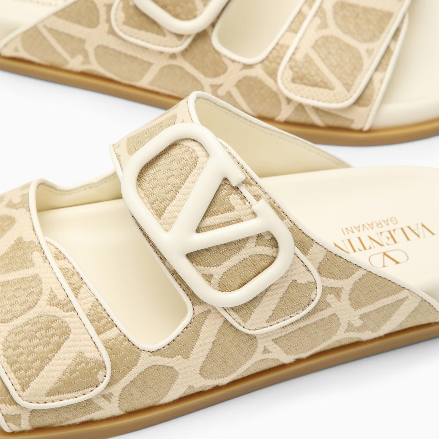 Valentino Sandalo Flat In Rafia Sintetica A Motivo Toile Iconographe Sandals
