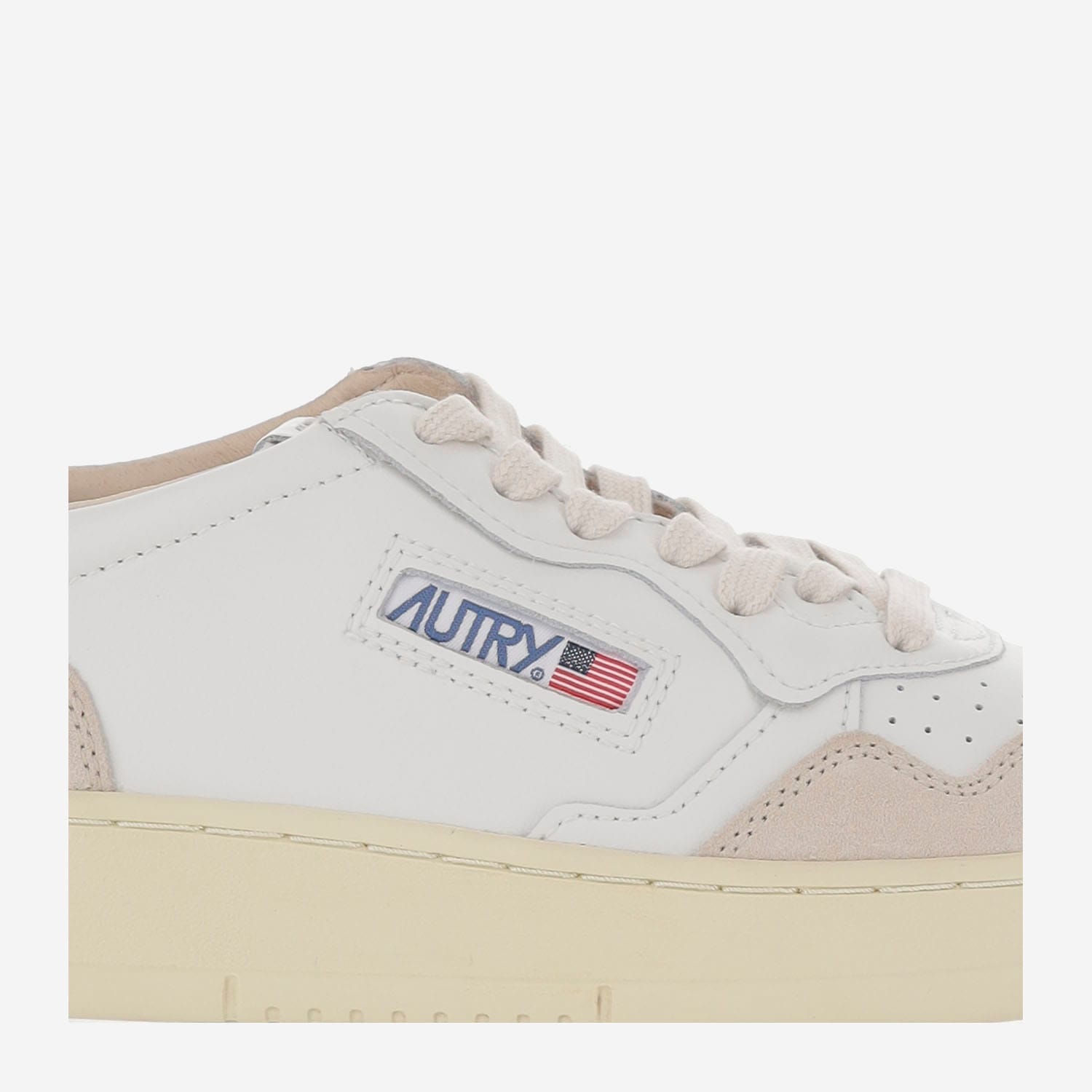 Autry Medalist Low Sneakers With Suede Inserts And Contrasting Heel In White