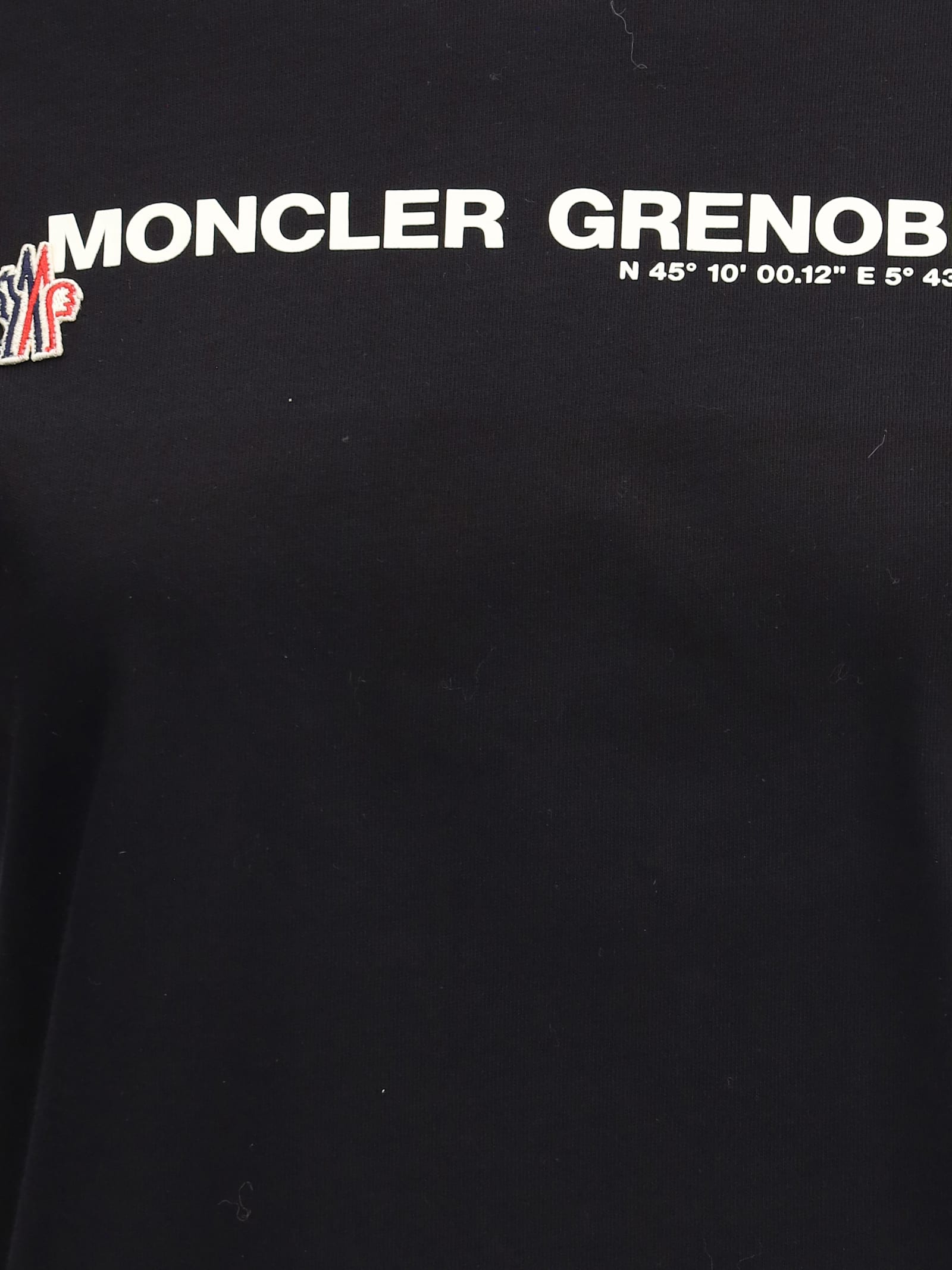 Moncler Contrasting Logo T-shirt In Black