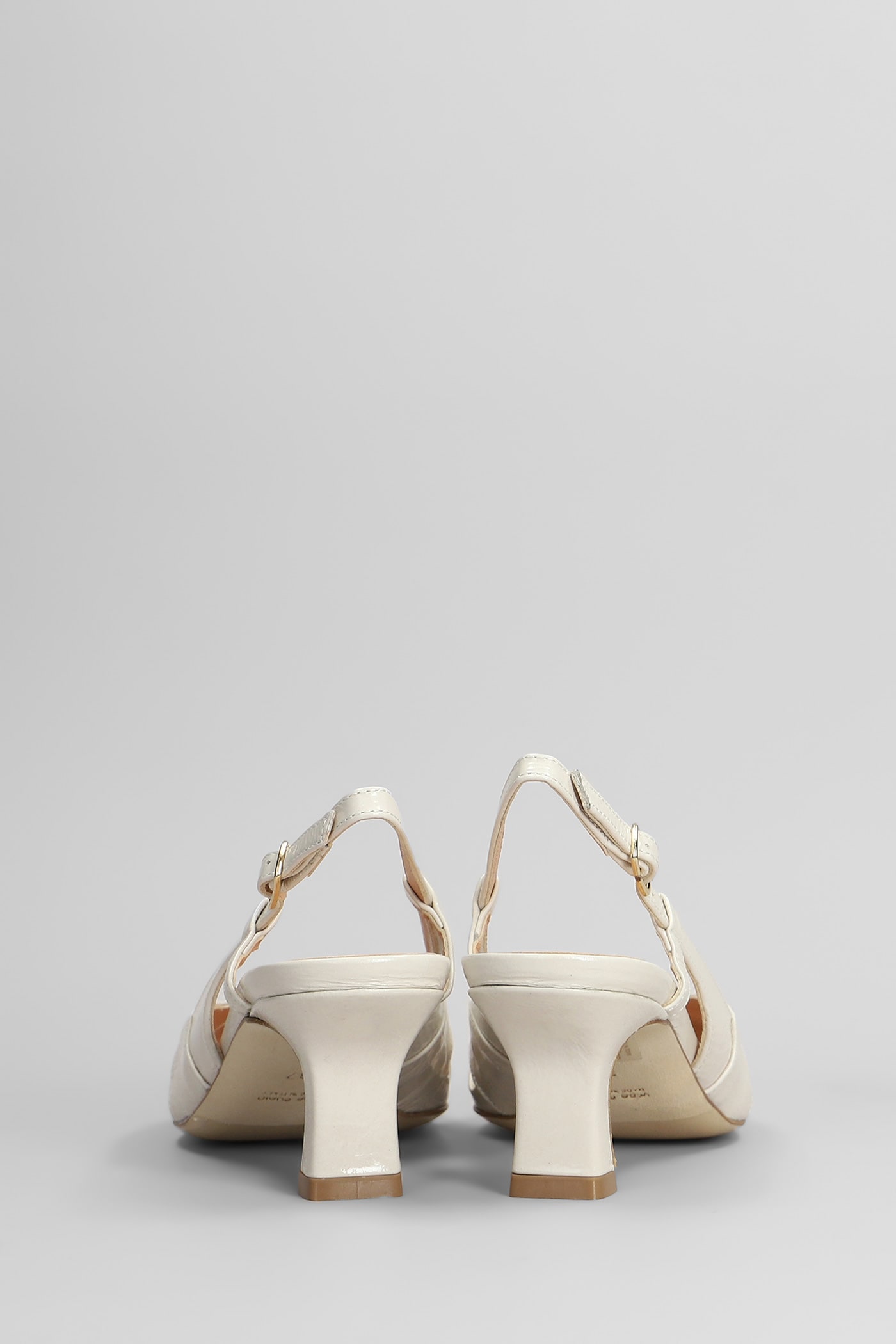 Julie Dee Pumps In White Leather In White