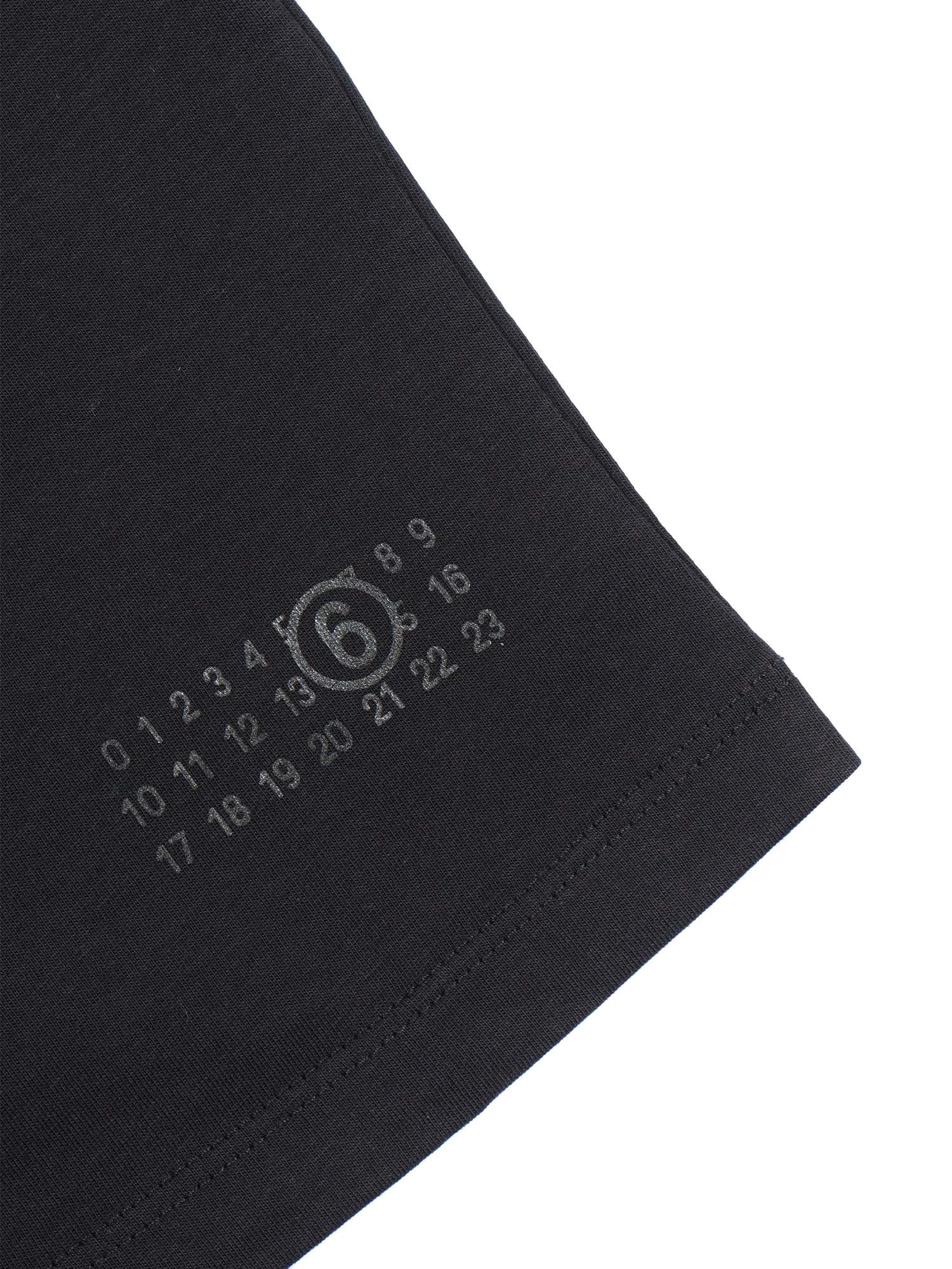 Mm6 Maison Margiela T-shirts In Black