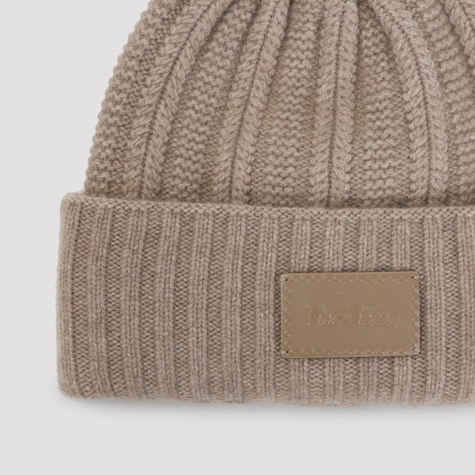 Max Mara Macbeth Beanie Logo Pelle In Neutral