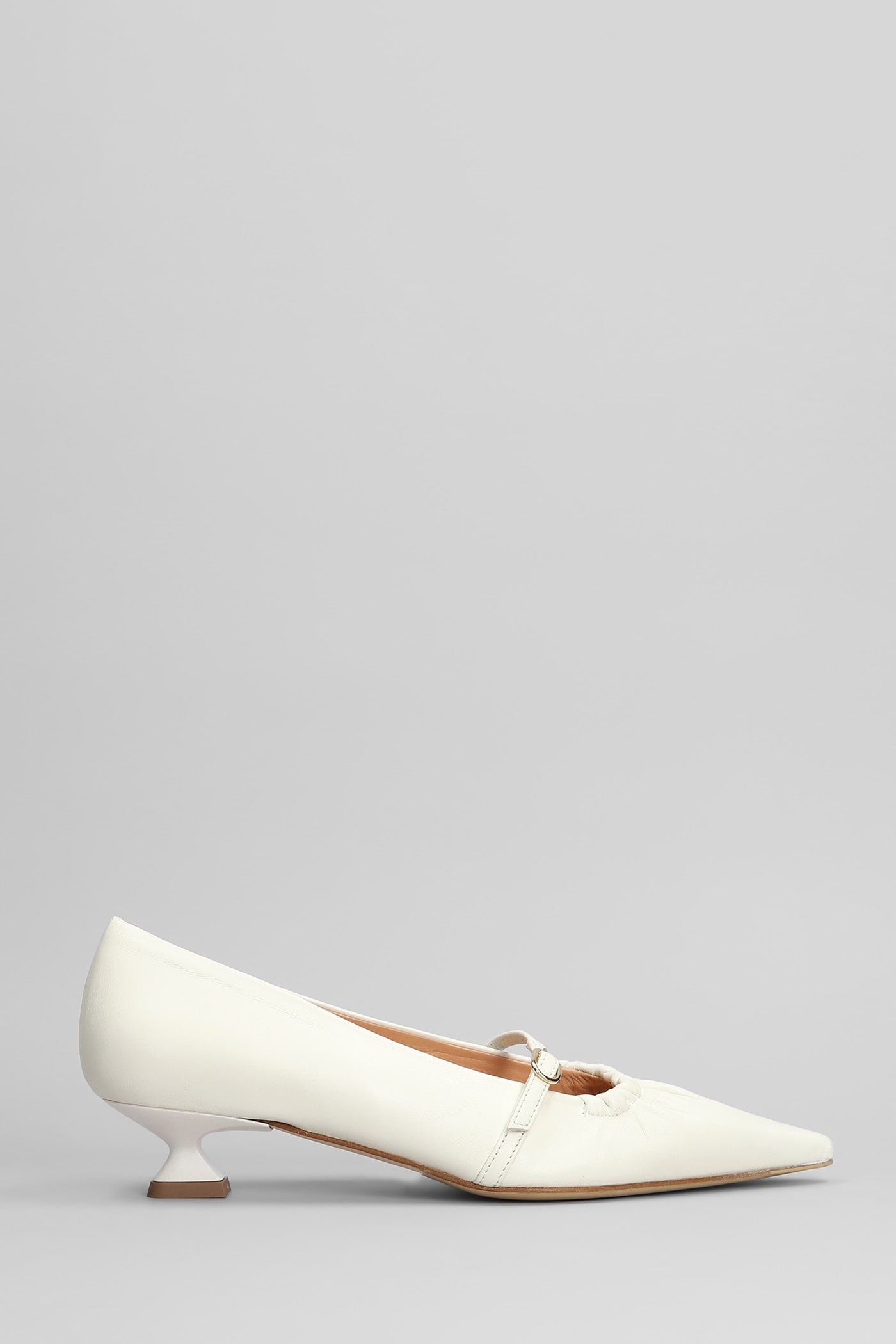 Pumps In White Leather