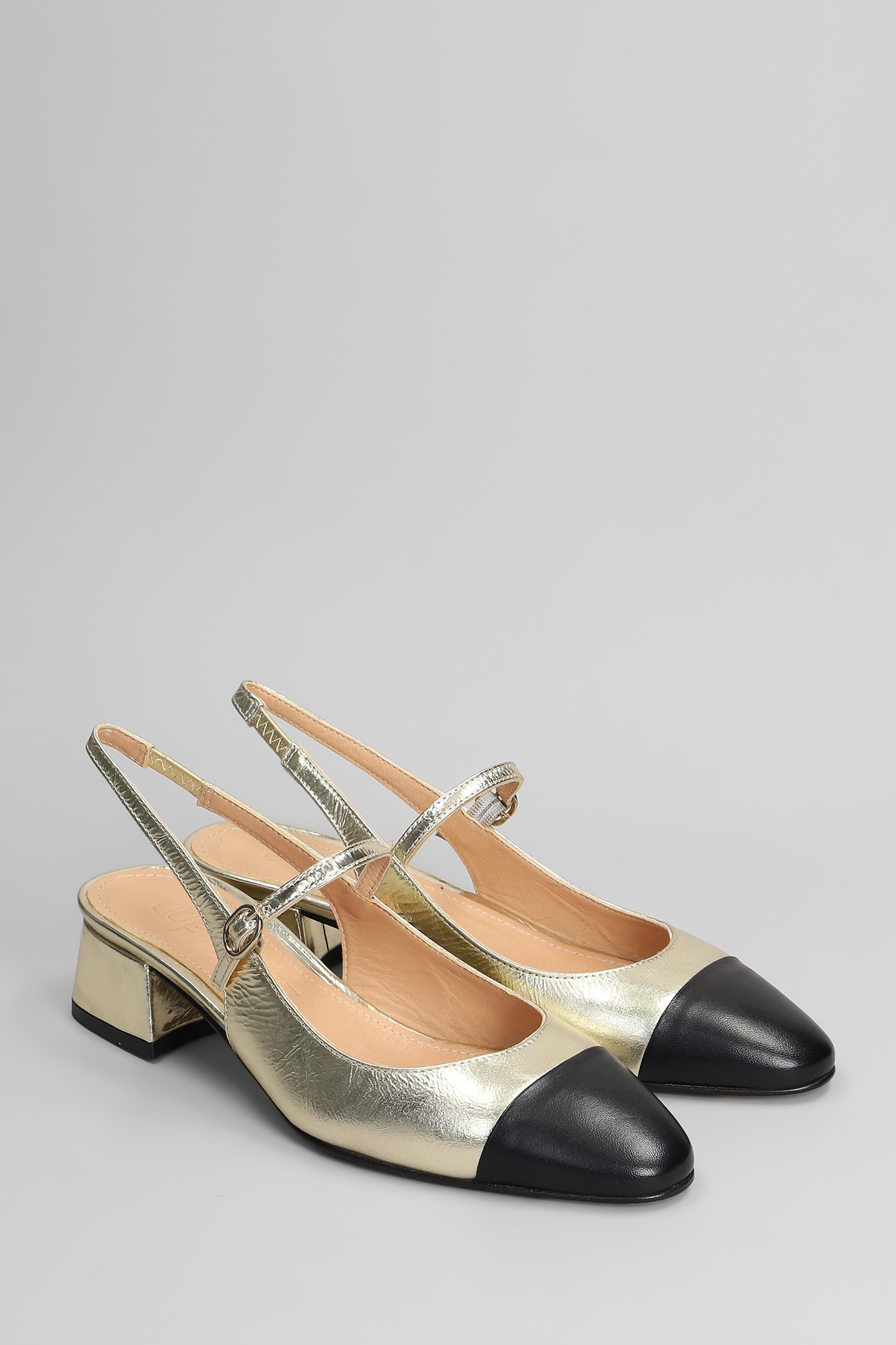 Julie Dee Pumps In Platinum Leather In Silver