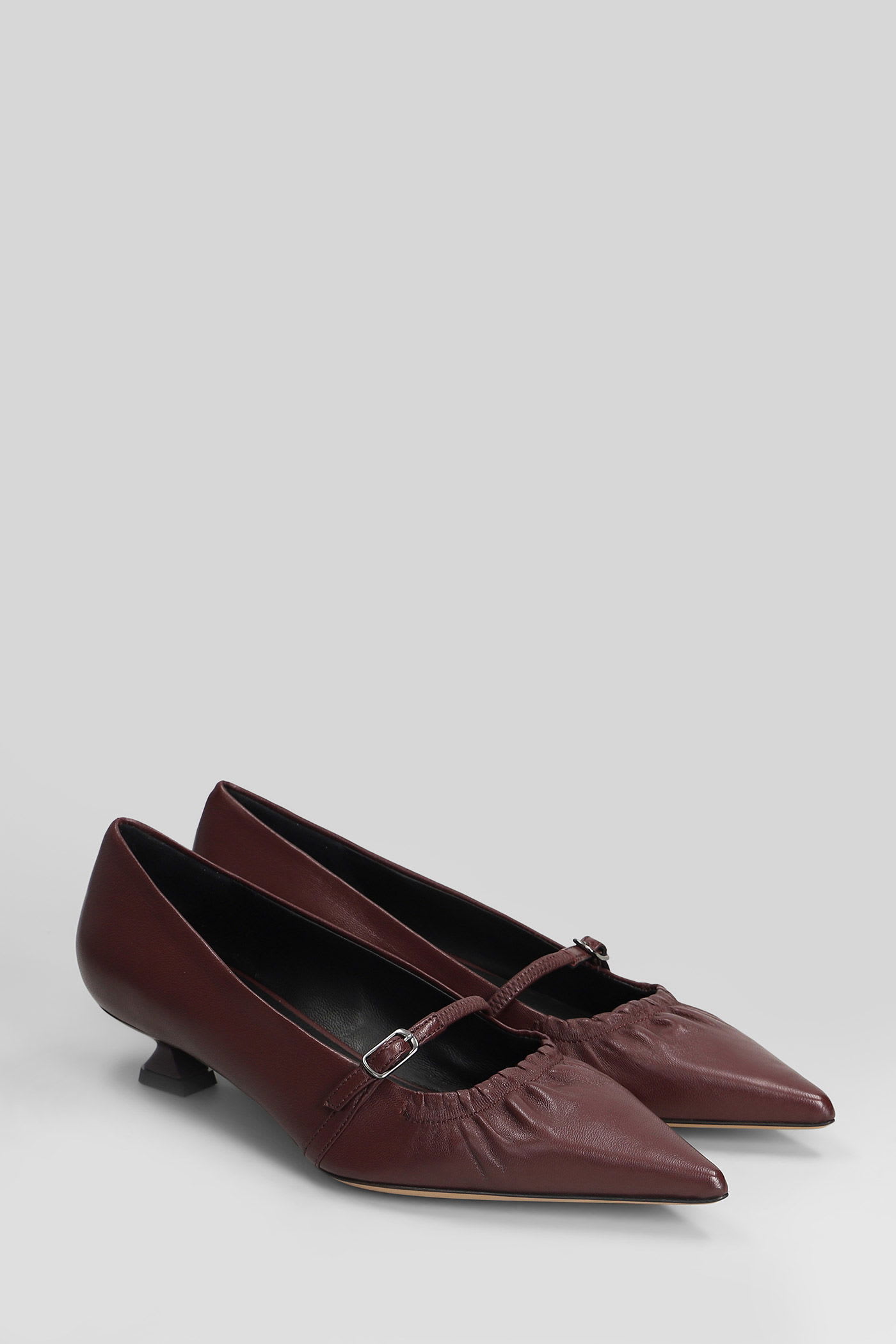 The Seller Pumps In Bordeaux Leather In Burgundy