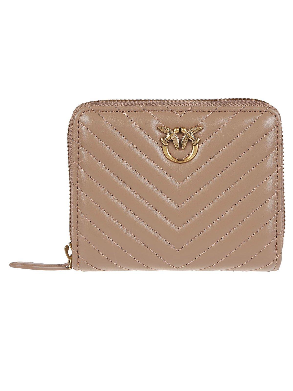 Logo Plaque Quilted Zipped Wallet
