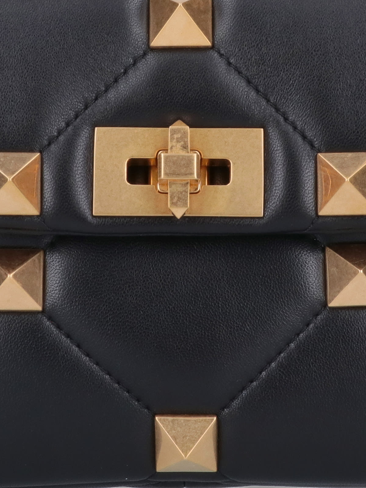 Valentino Roman Stud Medium Quilted Chain Shoulder Bag In Black