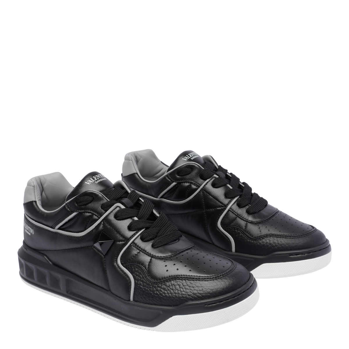 Valentino One Stud Low-top Sneakers In Black