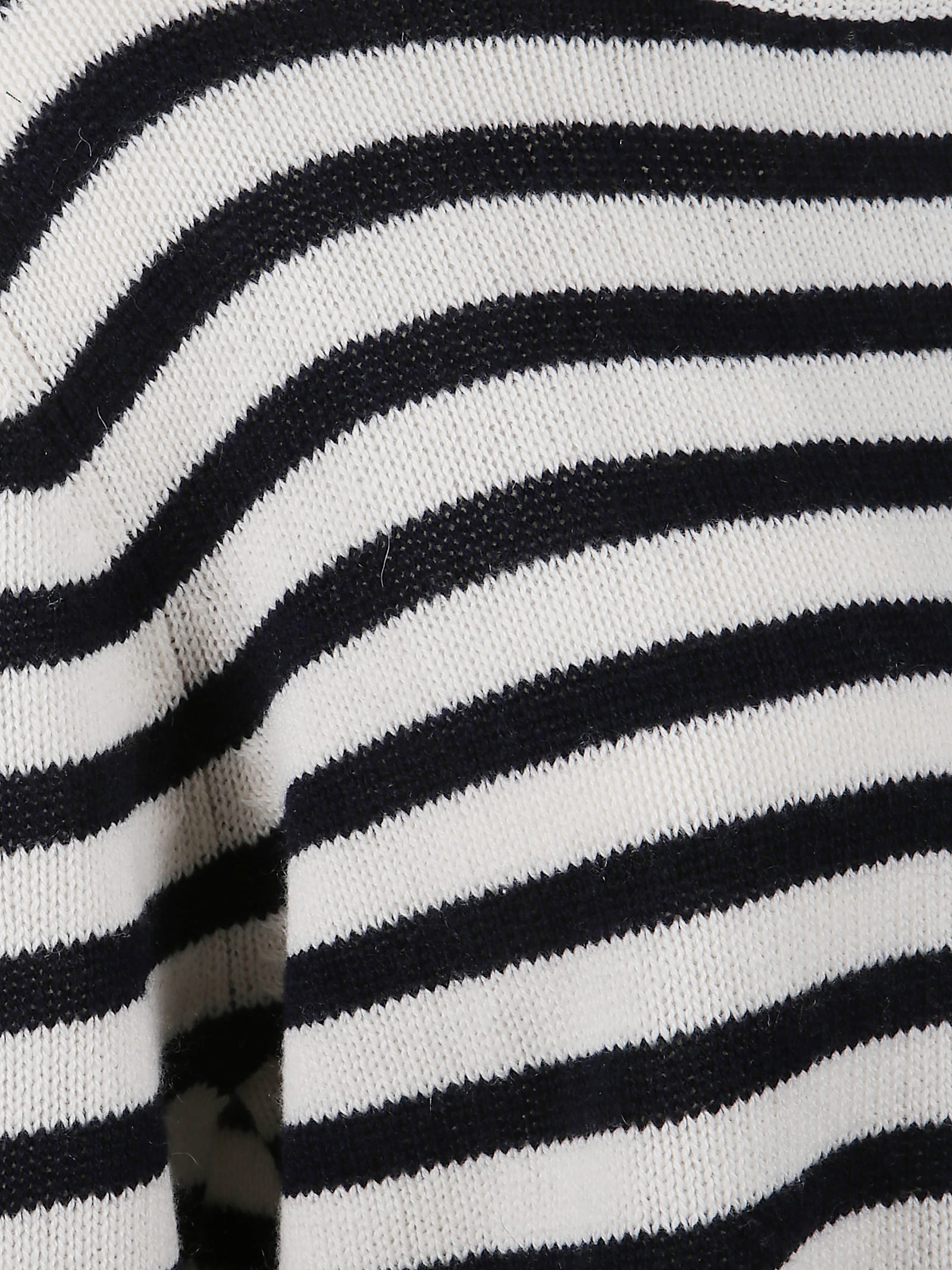 Allude Wool And Cashmere Sweater In Black