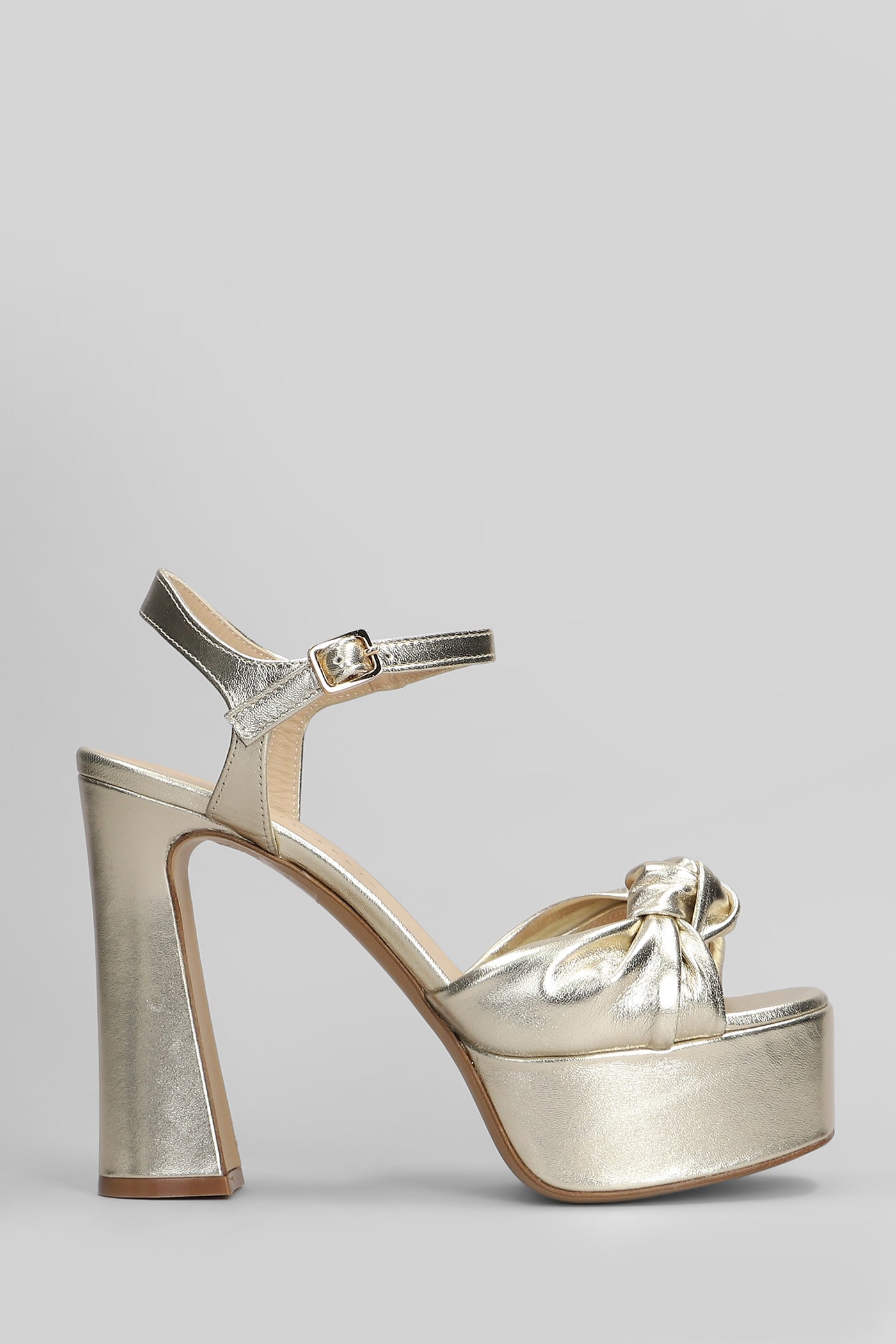 Woman Sandals In Platinum Leather