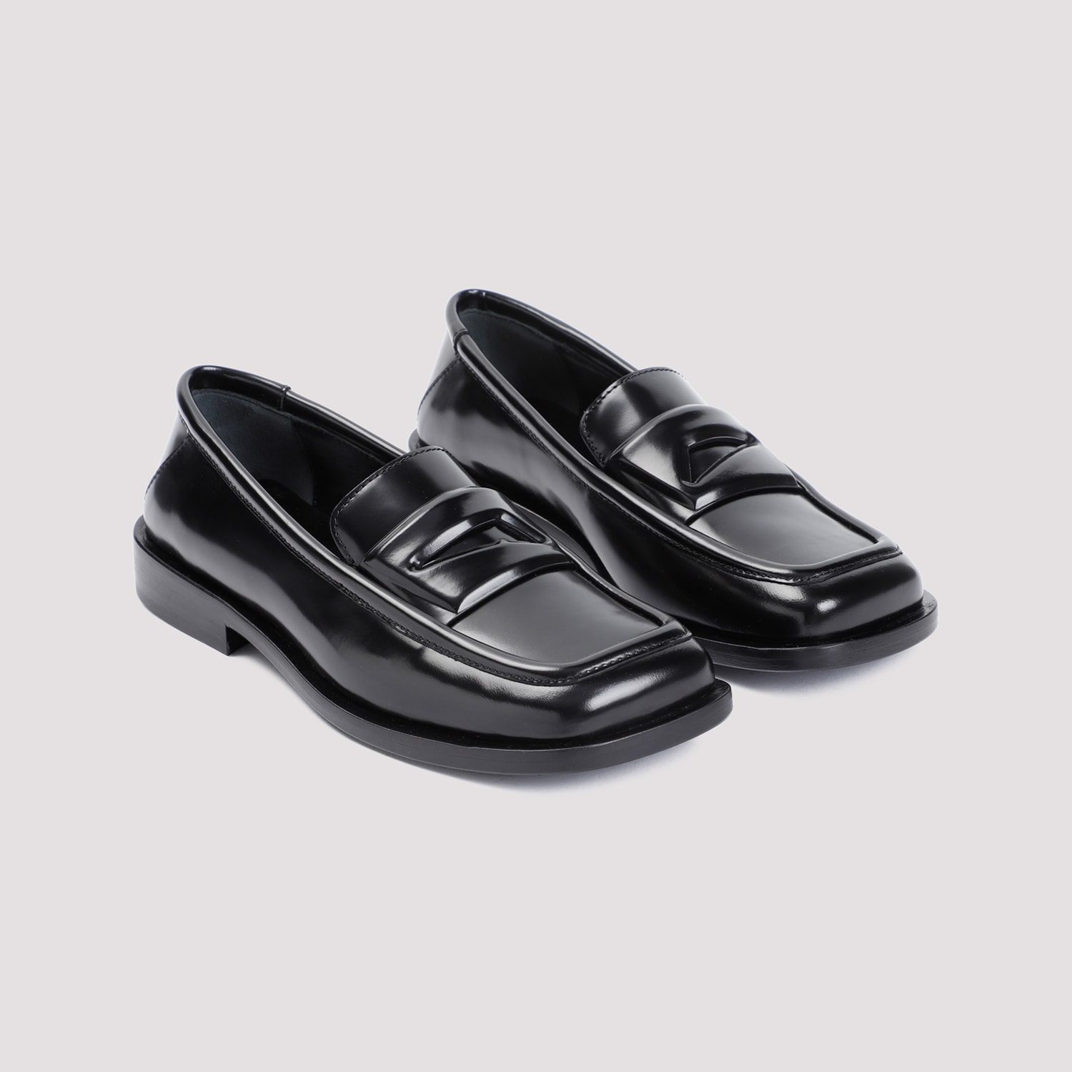 Shop Attico Amanda Loafers In Black