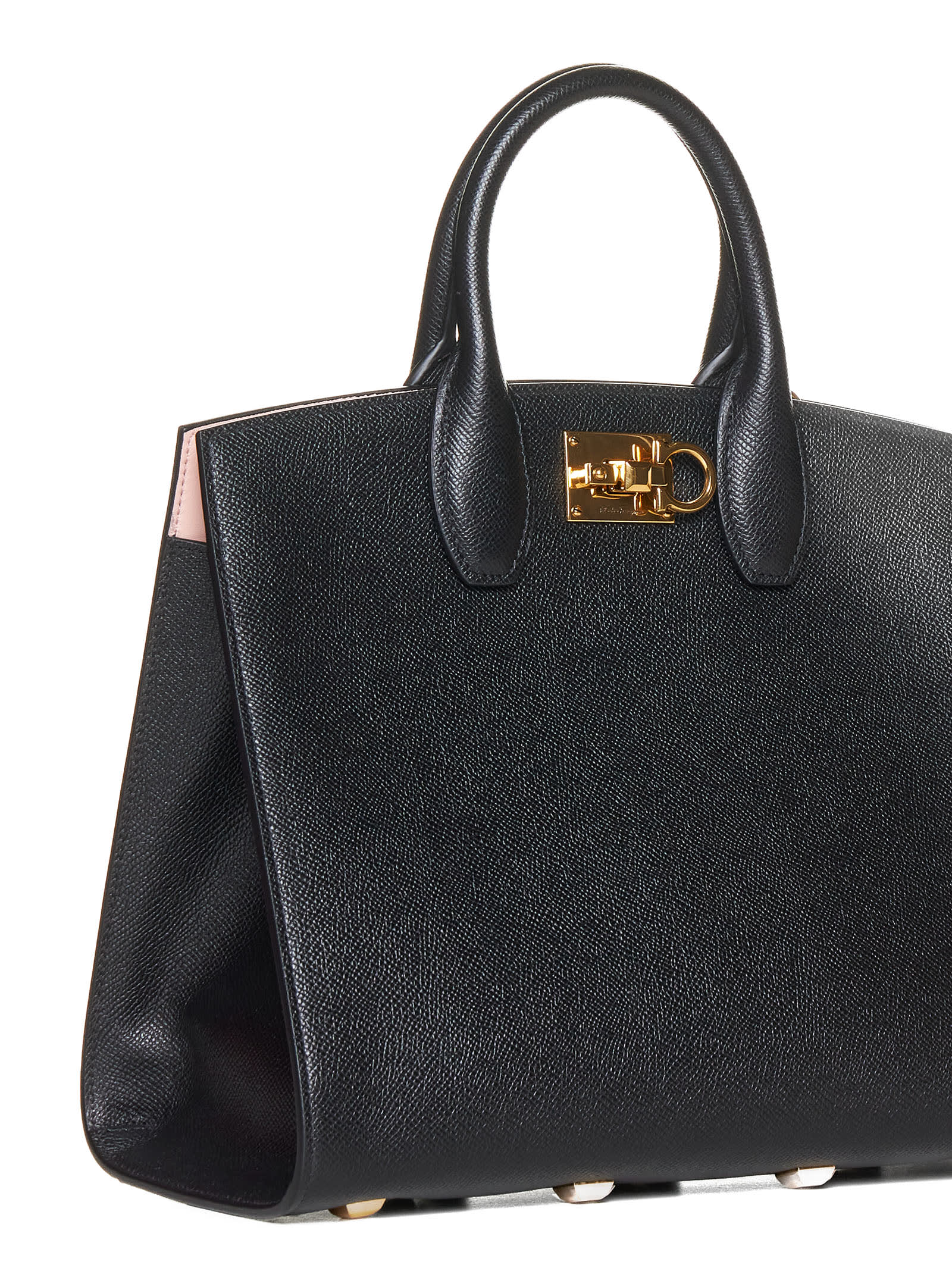 Shop Ferragamo Tote In Nero || Bonbon || Bonbon