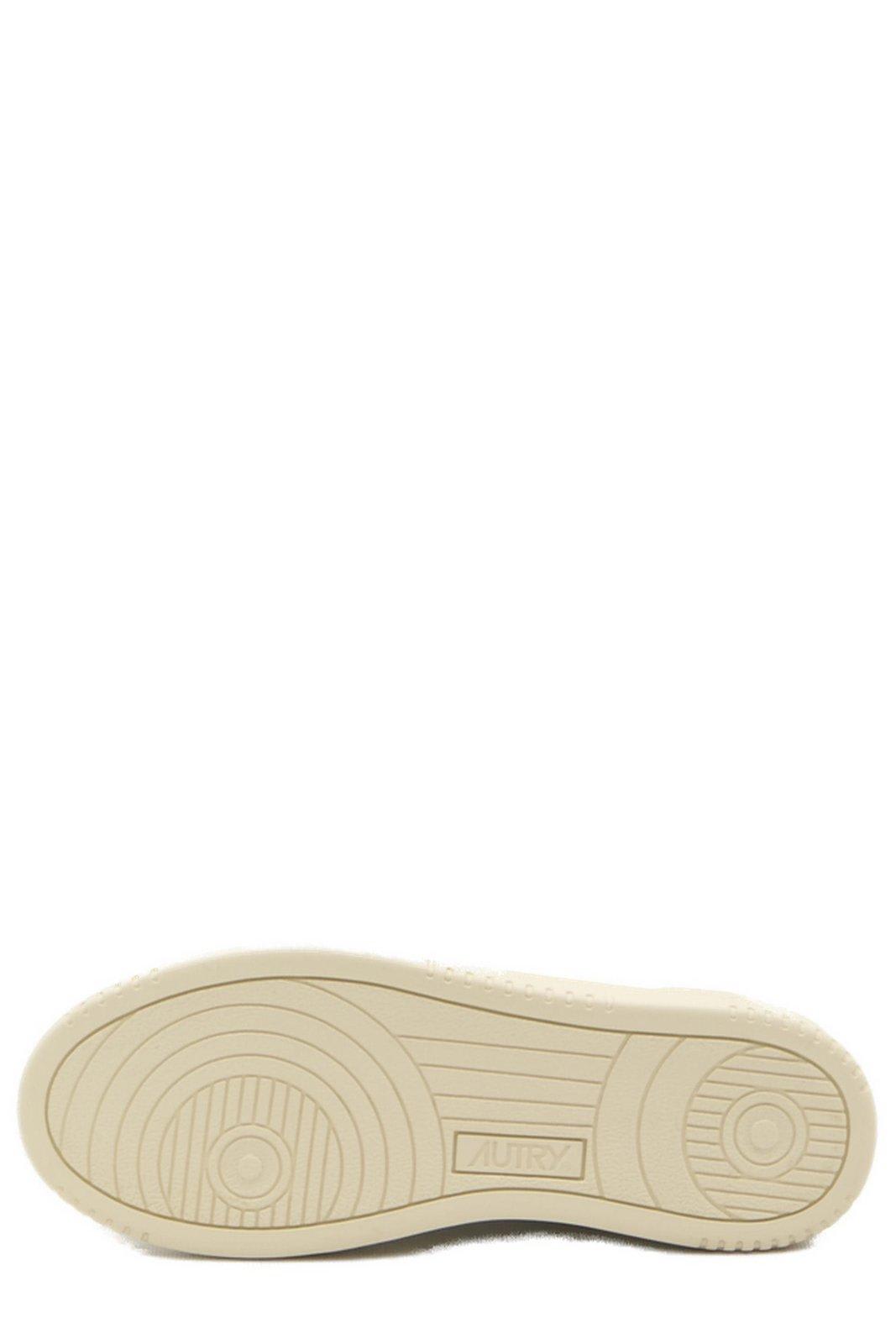 Autry Medalist Low-top Sneakers In White/neutrals