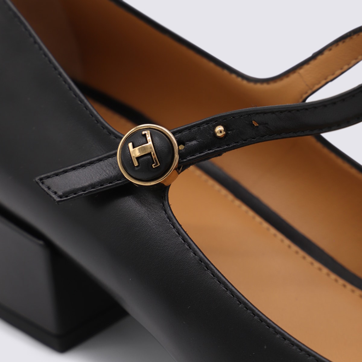 Tod's Black Leather Pumps In Black