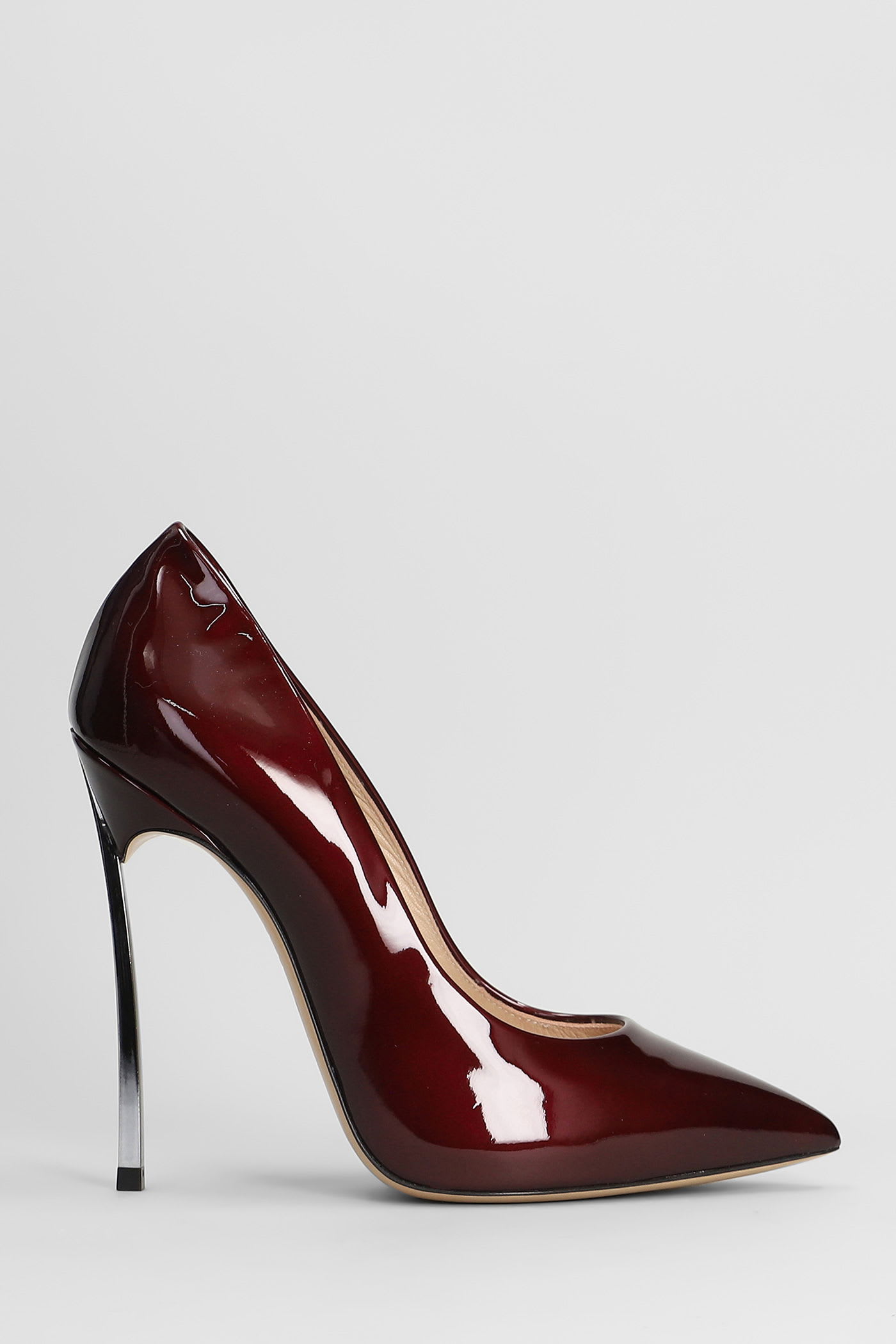 Blade Pumps In Bordeaux Patent Leather