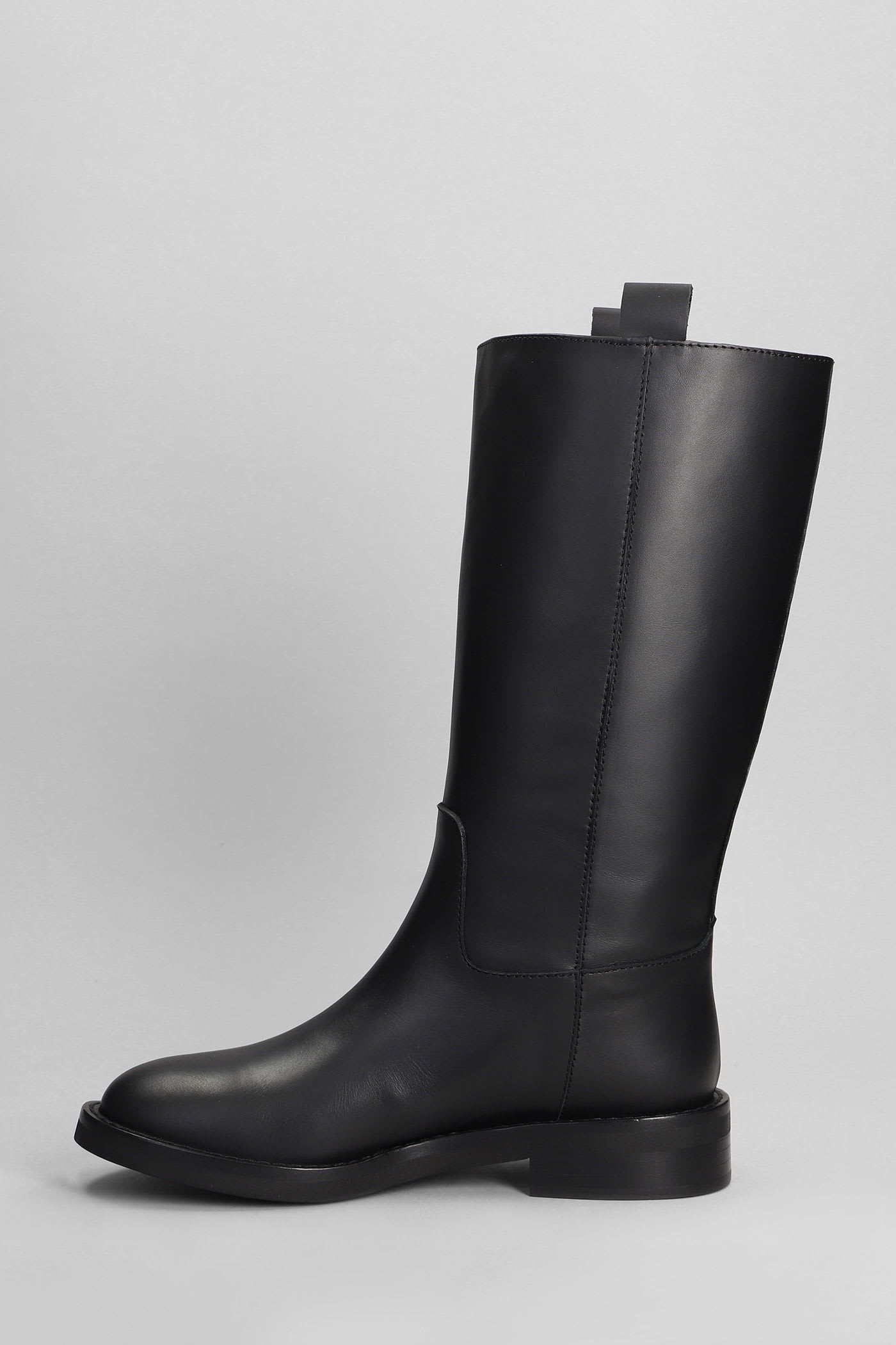 Via Roma 15 Low Heels Ankle Boots In Black Leather In Black