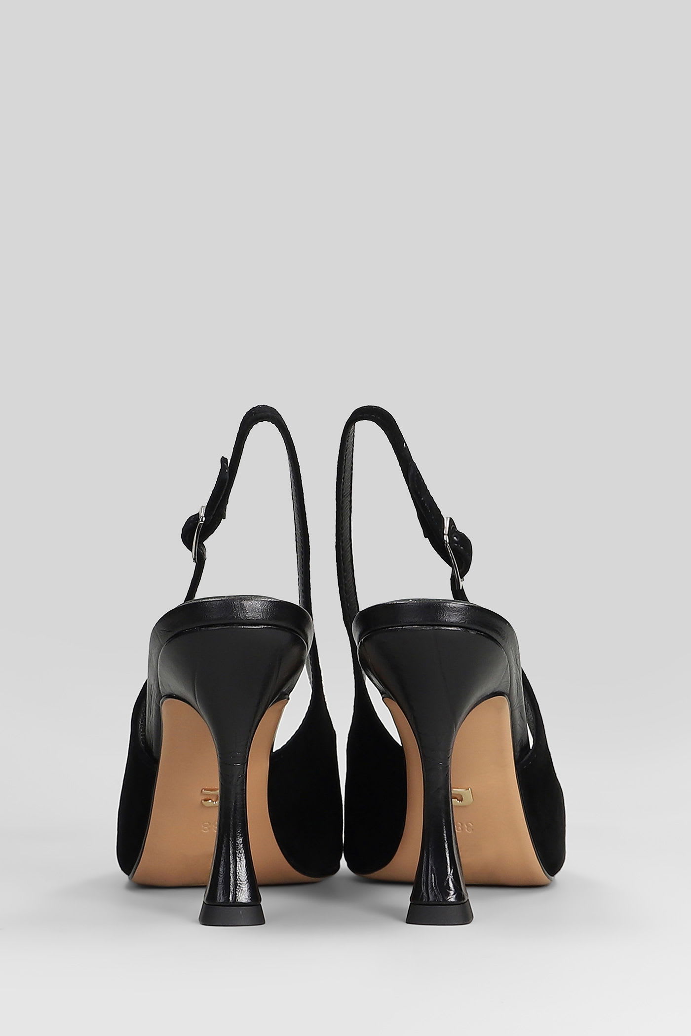 Lola Cruz Pumps In Black Suede In Black