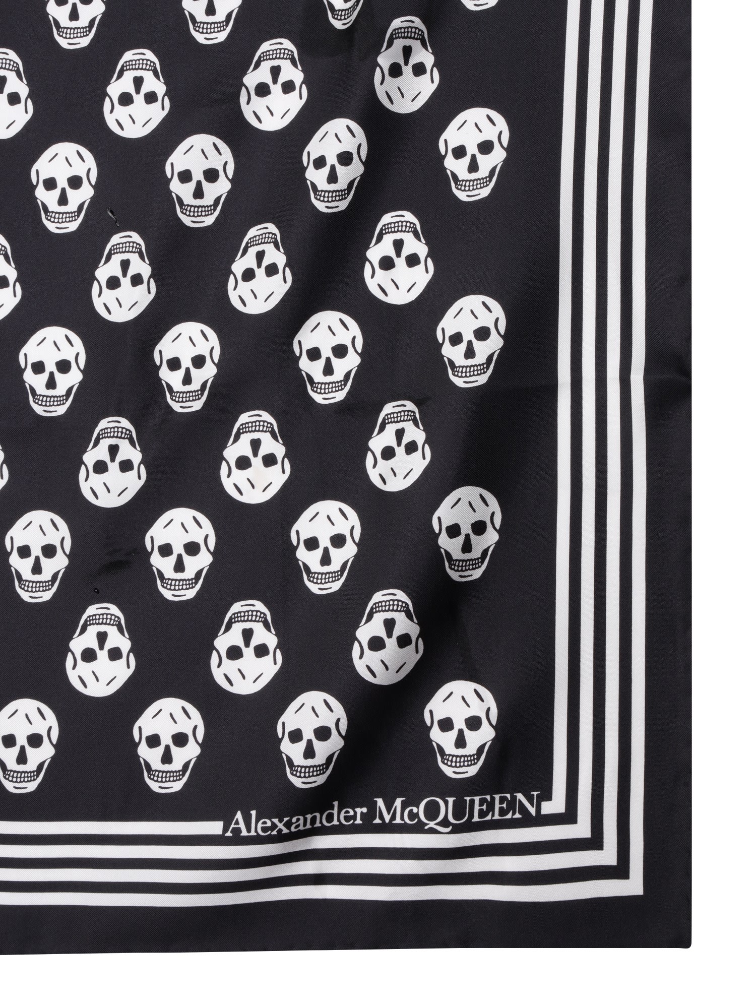 Alexander Mcqueen Skull Silk Foulard In Black