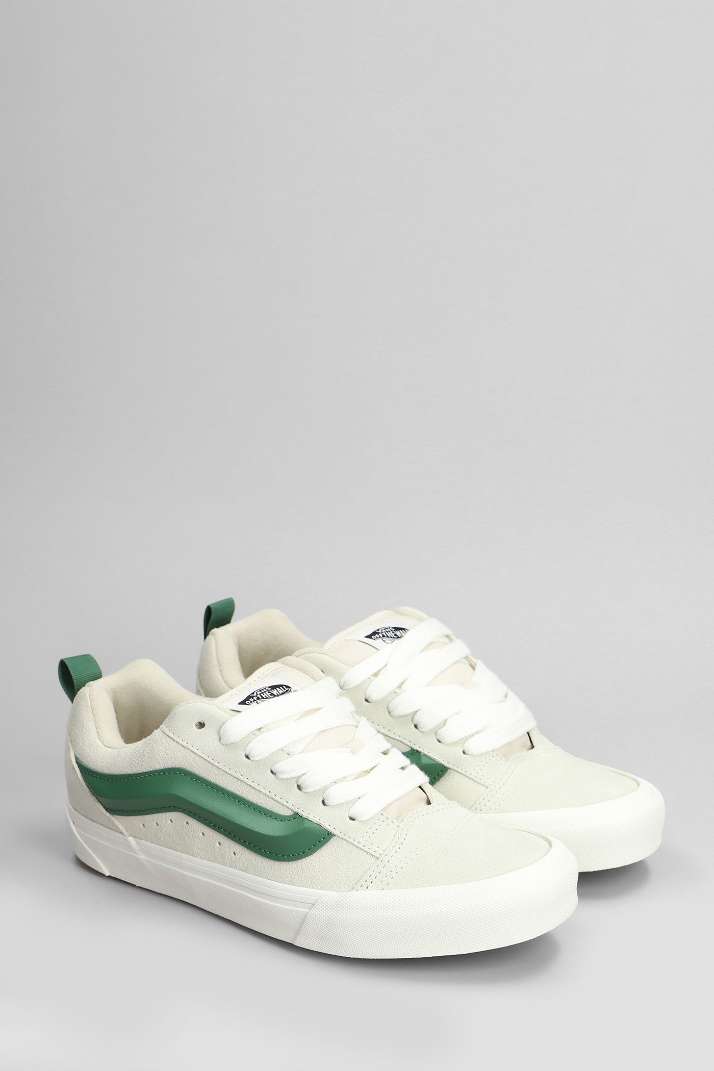 Vans Knu Skool Sneakers In White Suede In White