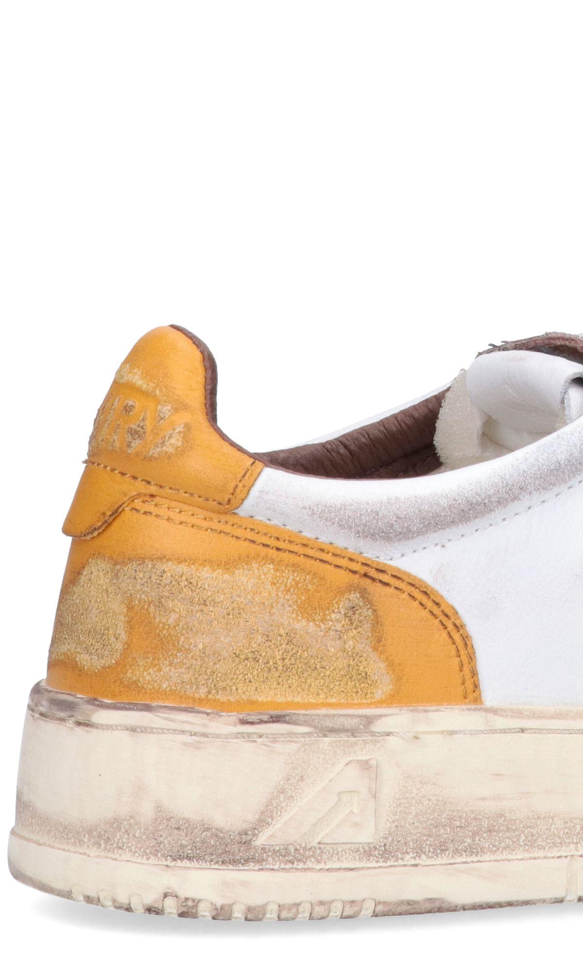 Shop Autry Vintage Medalist Low Sneakers In Bianco