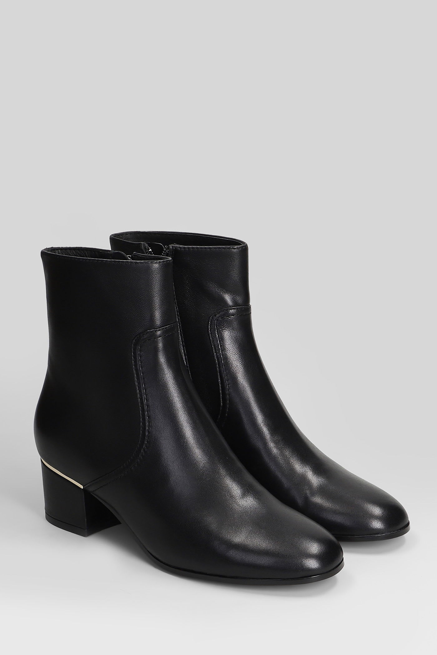 Lola Cruz Low Heels Ankle Boots In Black Leather In Black