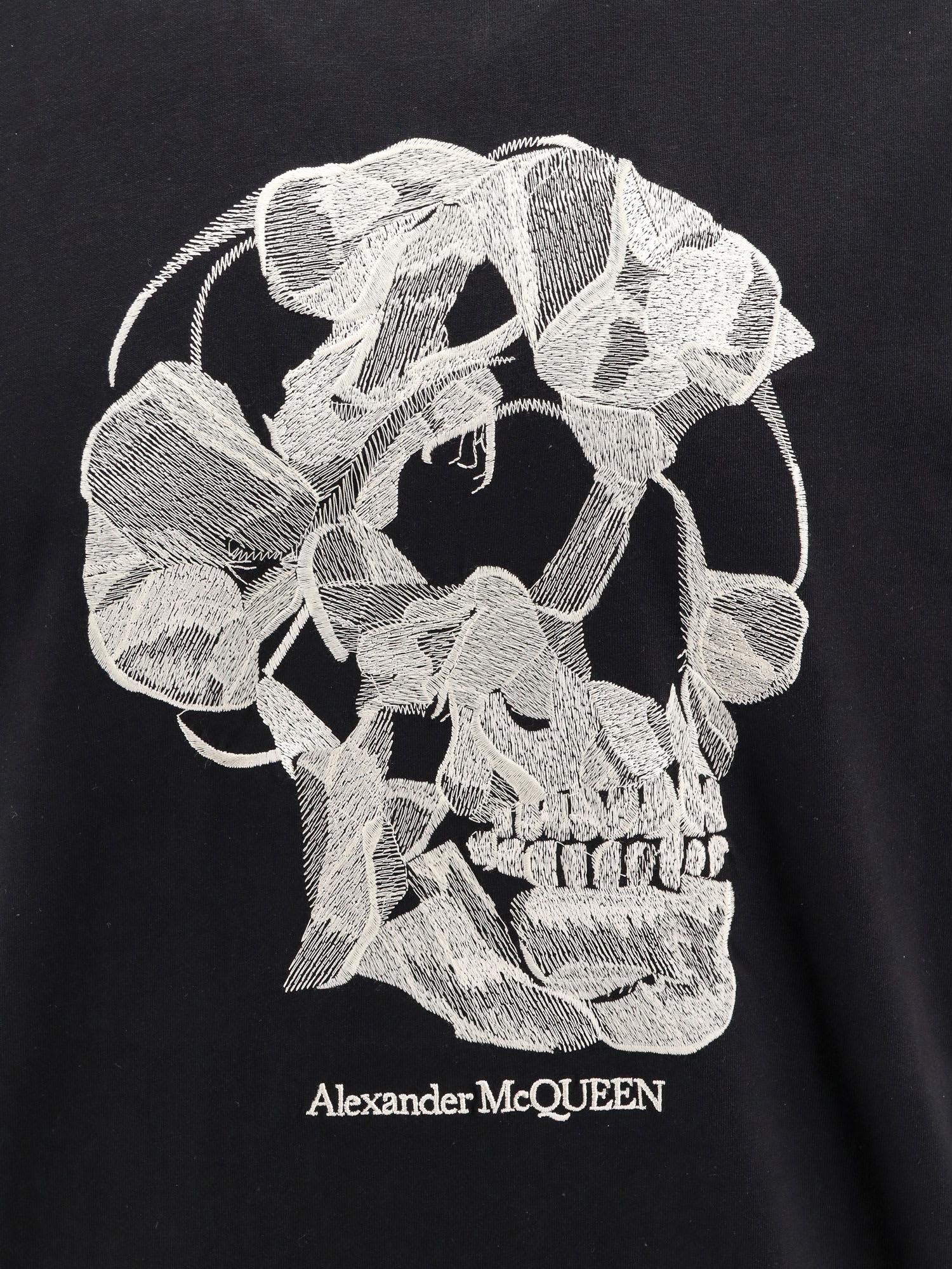 Shop Alexander Mcqueen T-shirt In Black