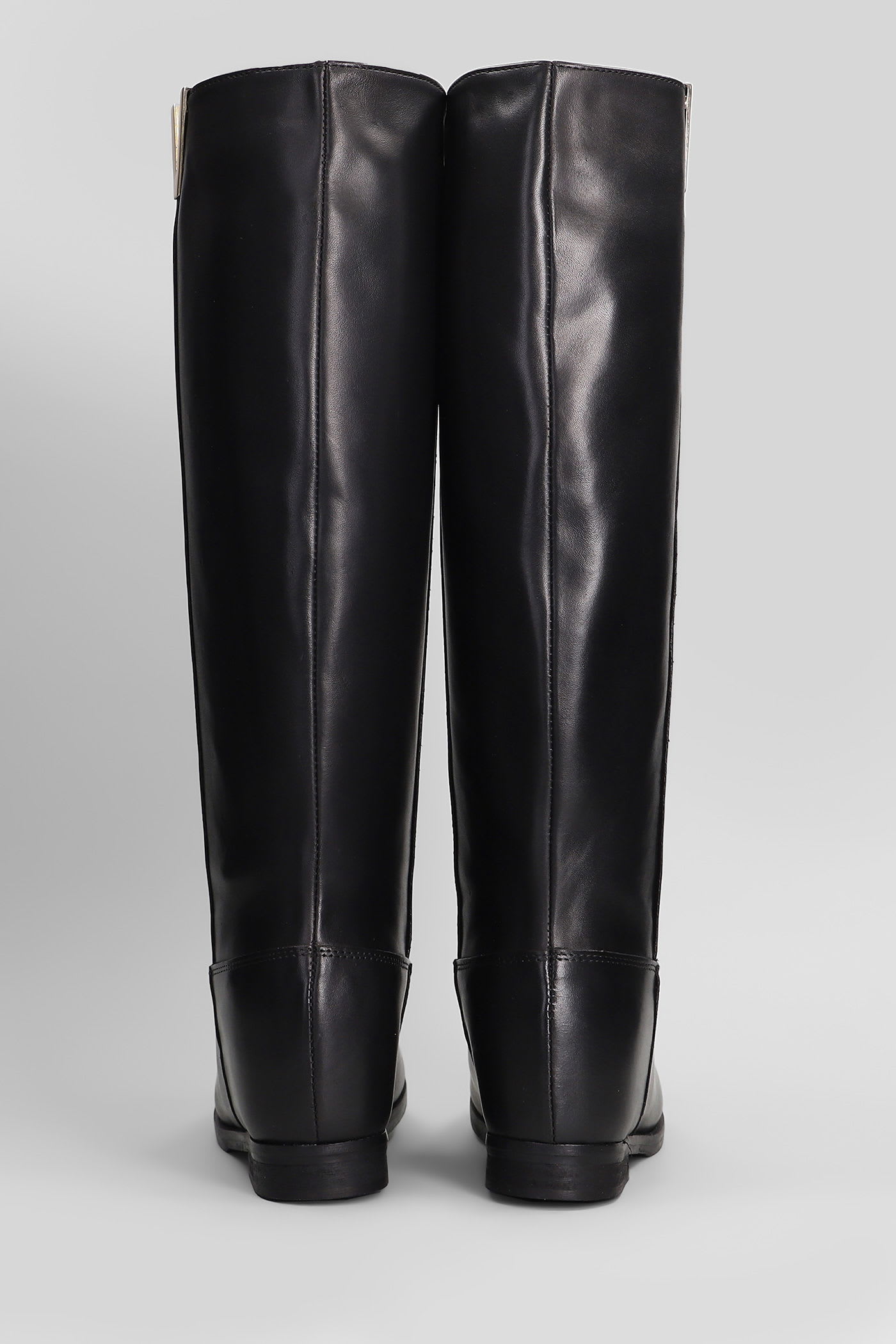 Julie Dee In Black Leather In Black