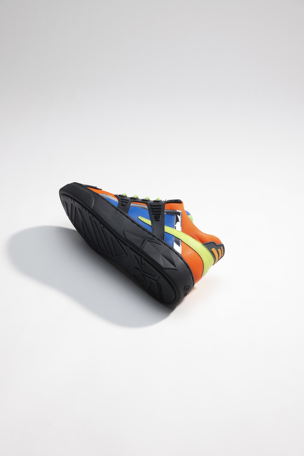 Shop Hide&amp;jack Low Top Sneaker - Mini Silverstone Orange Black