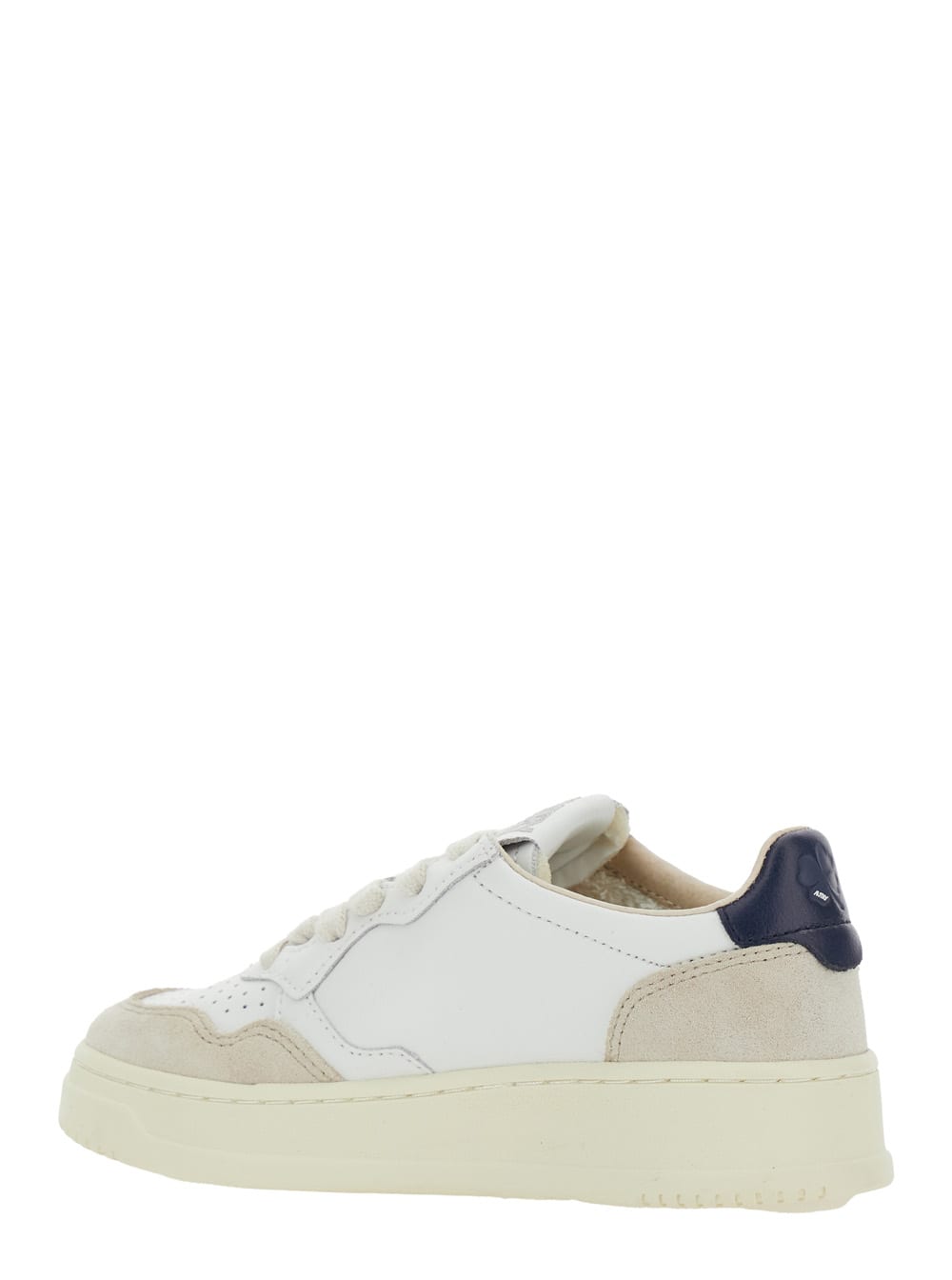 Autry Medalist White Low Top Sneakers With Logo Patch On The Side And Perforated Panels In Leather Boy In White