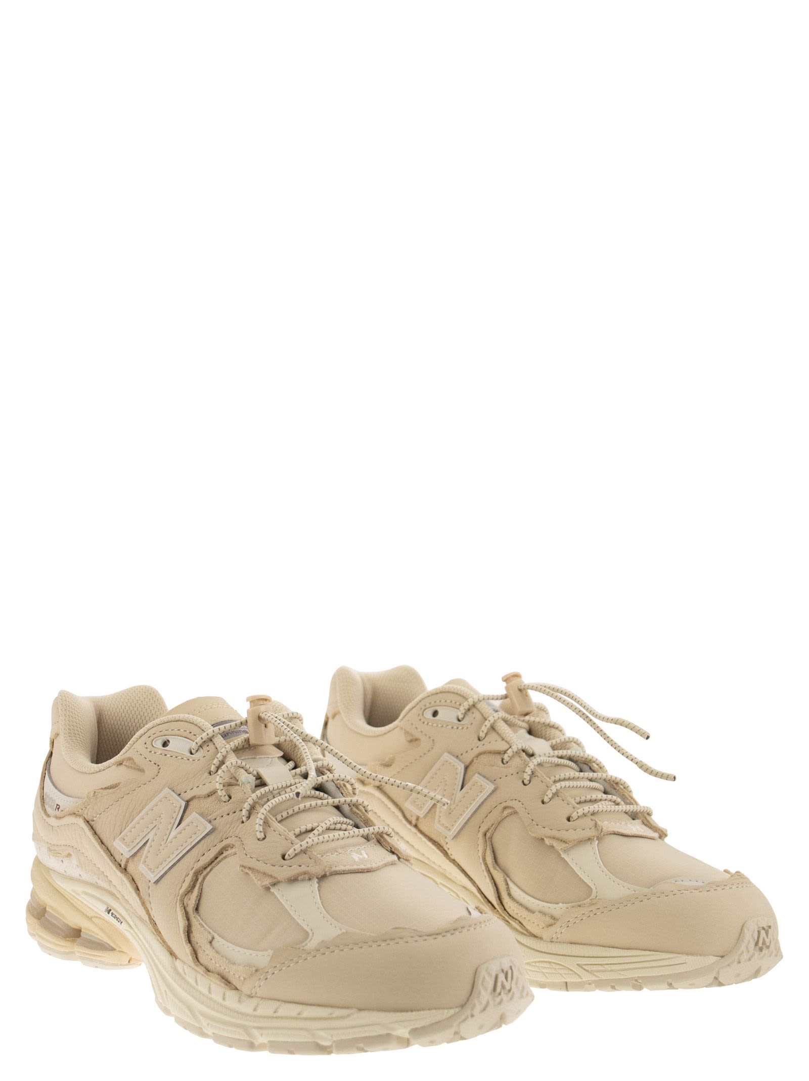 Shop New Balance 2002 - Sneakers Lifestyle In Sand