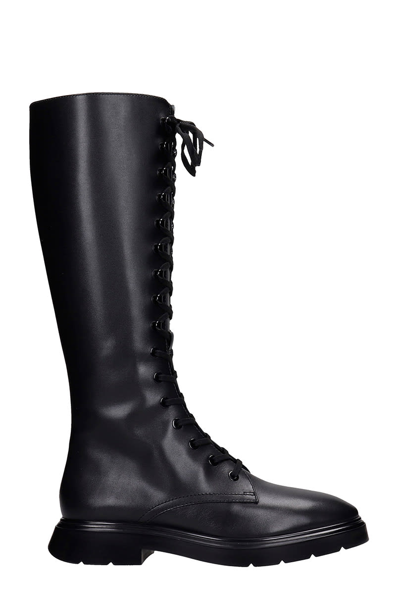 STUART WEITZMAN photo