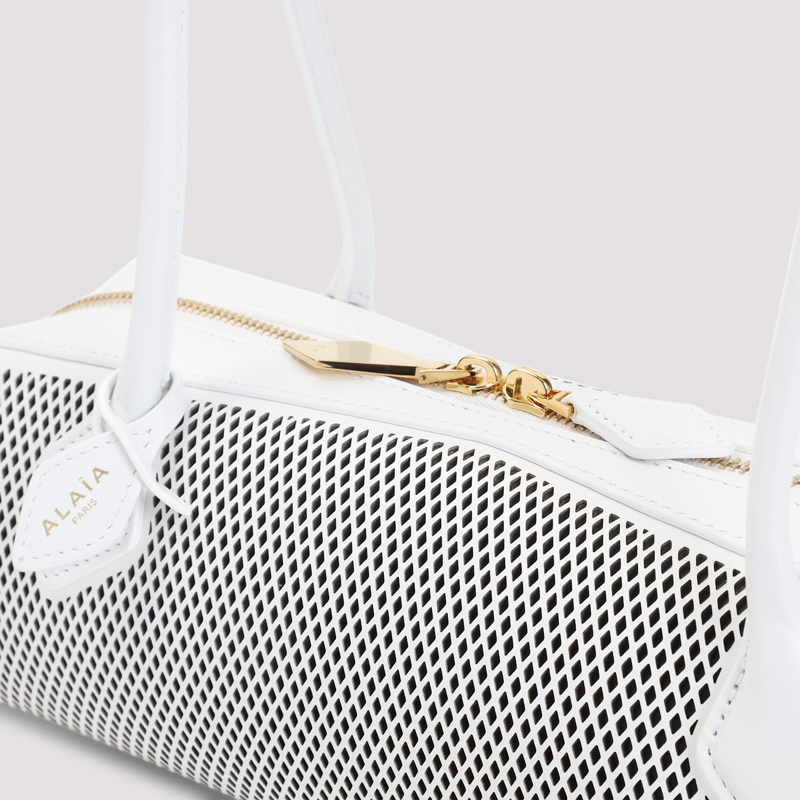 Alaïa Womens Blanc Optique Le Teckel Fishnet Medium Leather Shoulder Bag In White