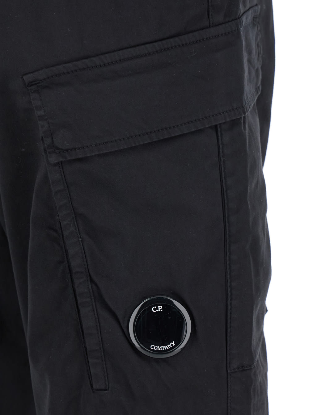 C.p. Company Black Pants With Cargo Pockets And Lens Motif On The Leg In Cotton Man In Black