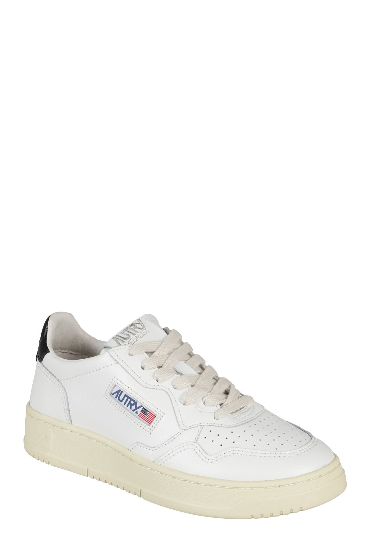 Shop Autry Medalist Low Wom In Wht Black