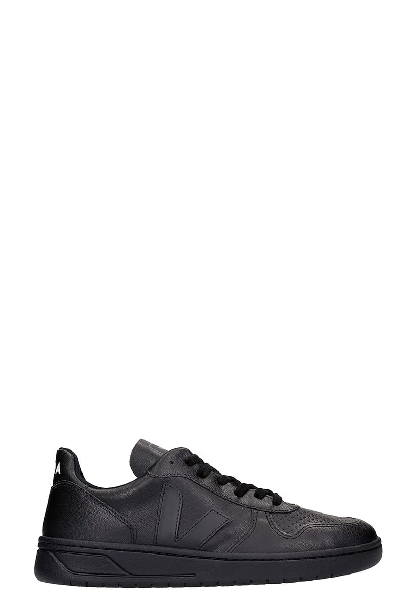 Veja V-10 Sneakers In Black Leather
