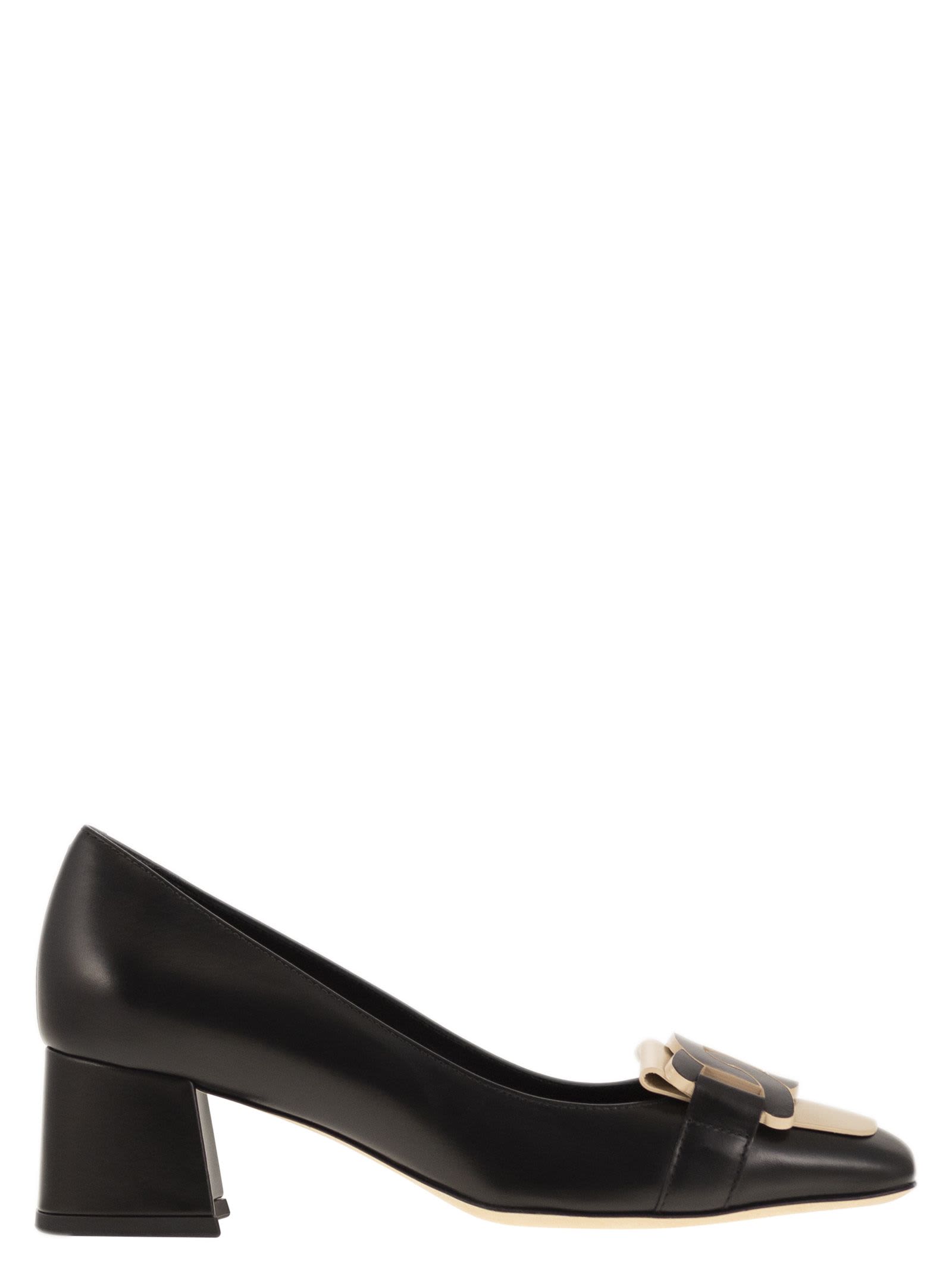 Shop Tod's Leather Pumps With Chain In Black