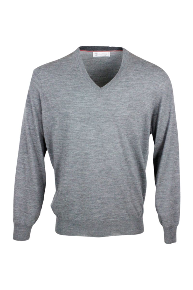 BRUNELLO CUCINELLI LIGHTWEIGHT V-NECK LONG-SLEEVED SWEATER IN FINE WOOL AND CASHMERE