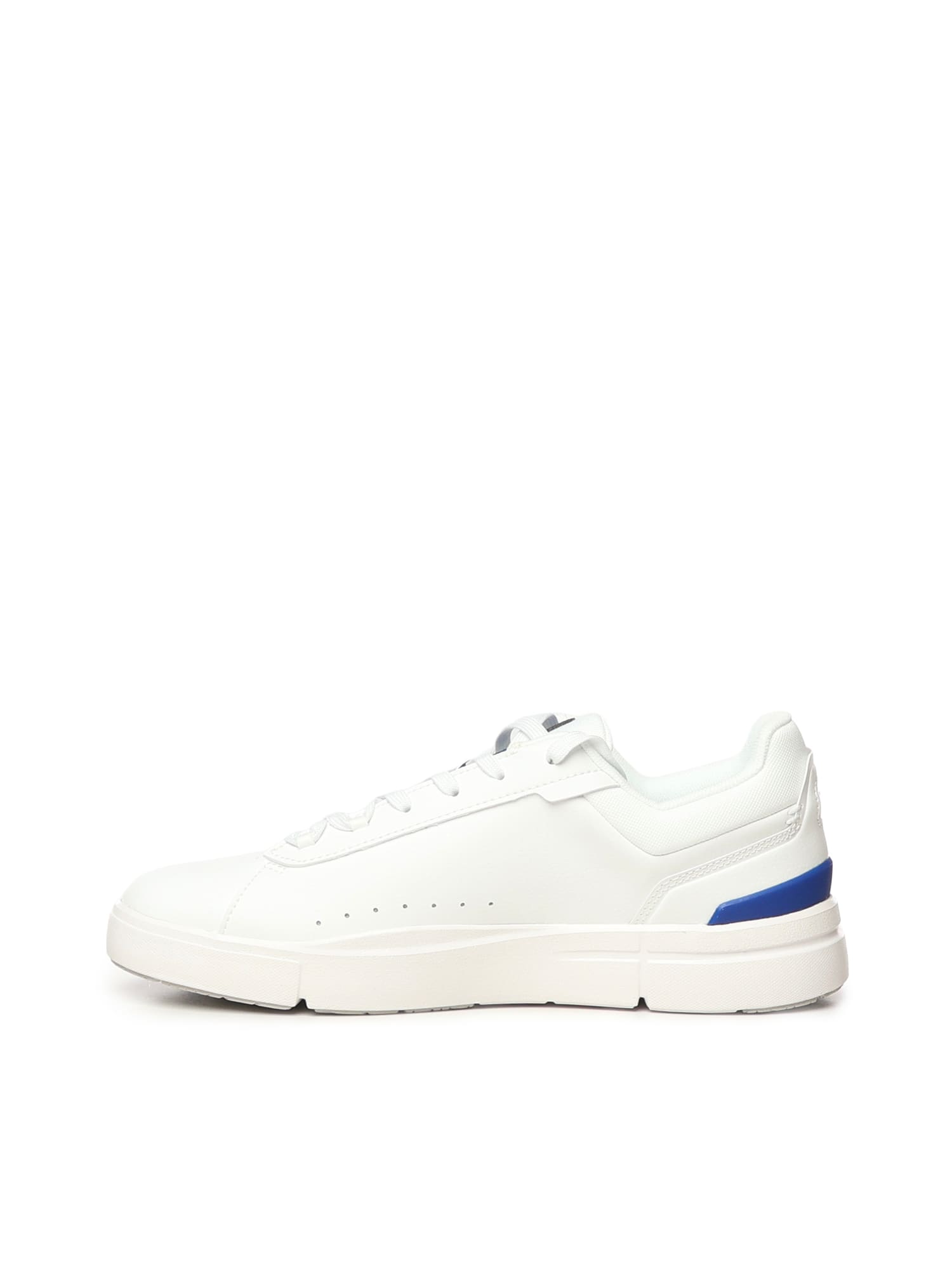 On The Roger Advantage Sneakers In White
