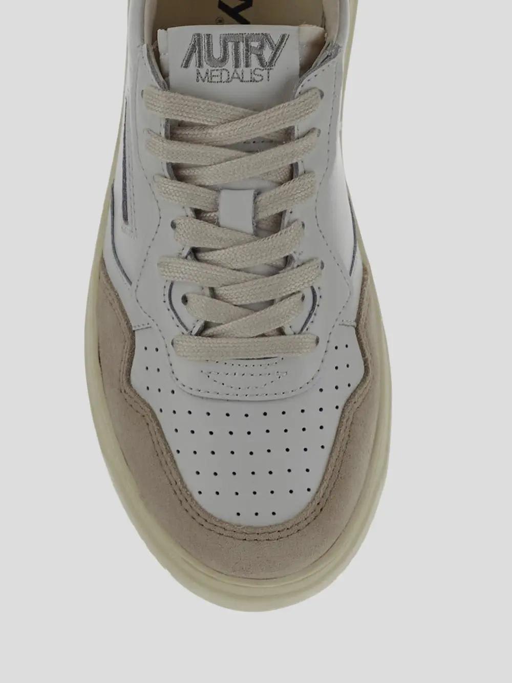 Autry Low Top Sneakers In Calf Leather And Suede