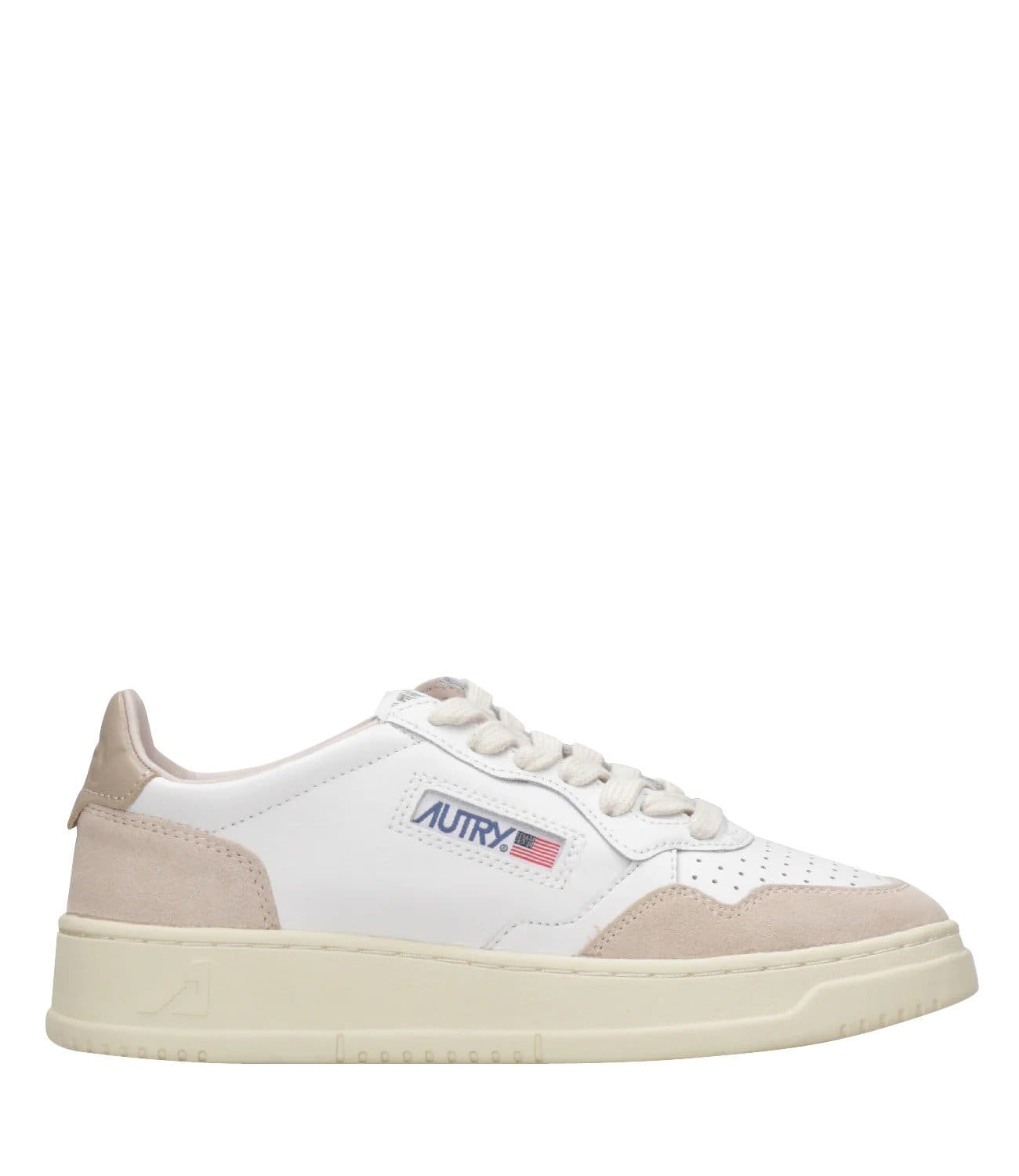 Shop Autry Medalist Low Sneakers In Bianco