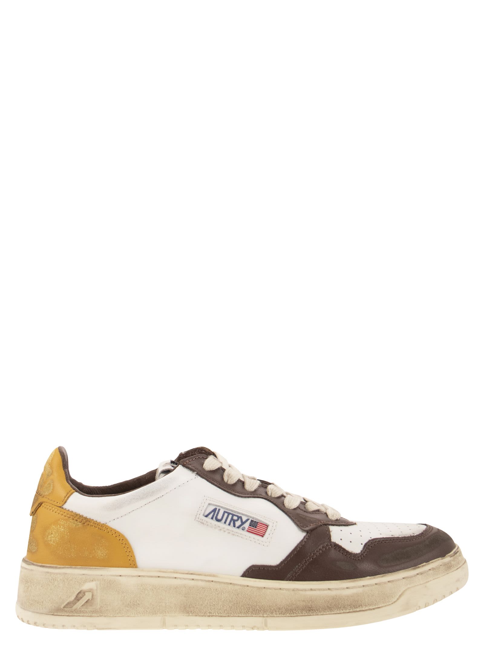 Shop Autry Medalist - Super Vintage Trainers In White/brown/yellow