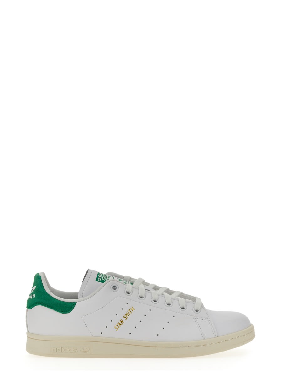Adidas Originals Low Top Sneakers With Contrast Heel Tab In White
